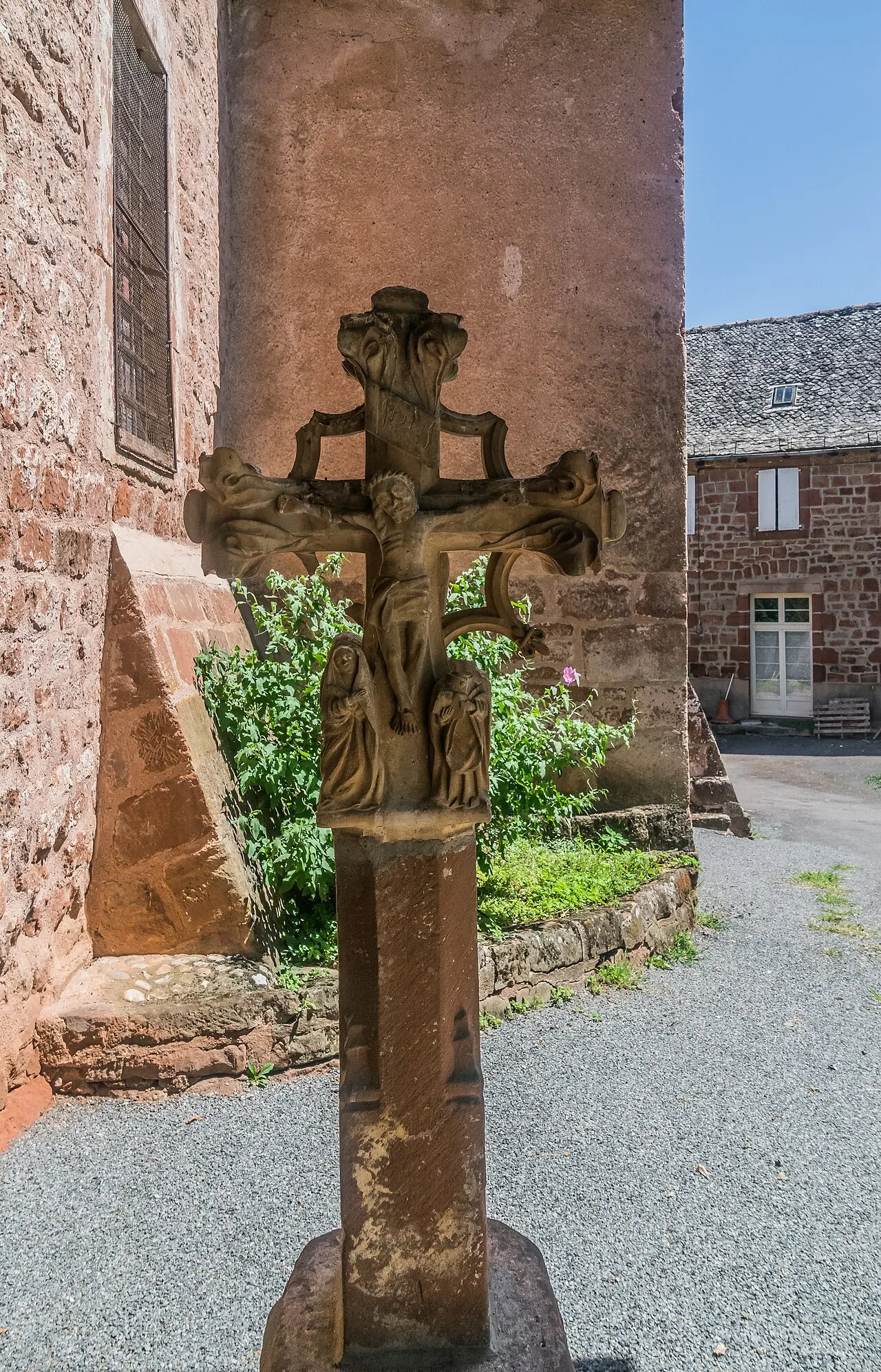 Croix de cimetière à double face, de la fin du 15e siècle