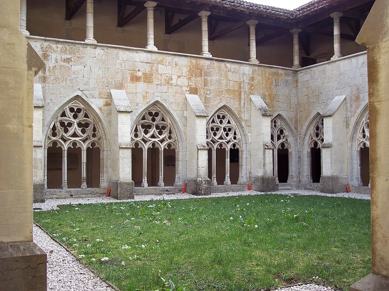 Jardin du cloître d’Ambronnay
