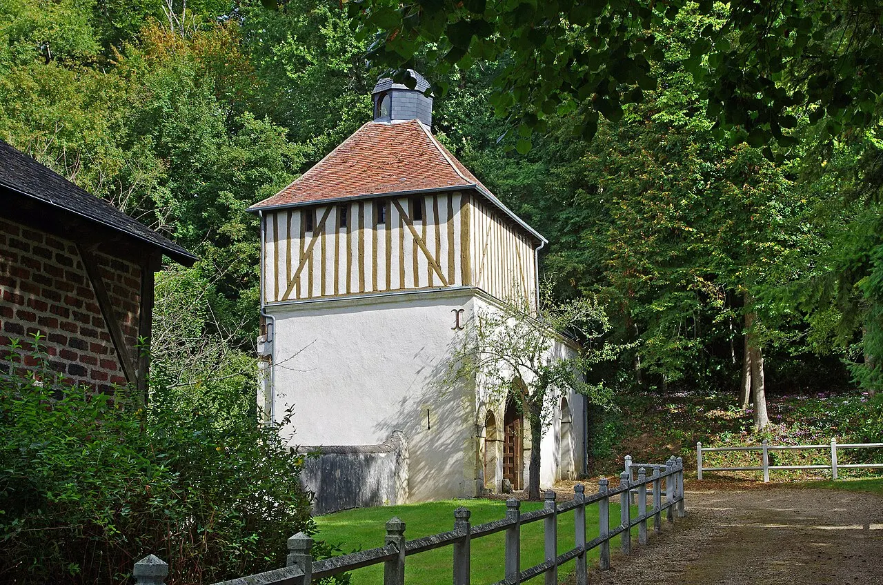 Pigeonnier à pans de bois de la Restrie