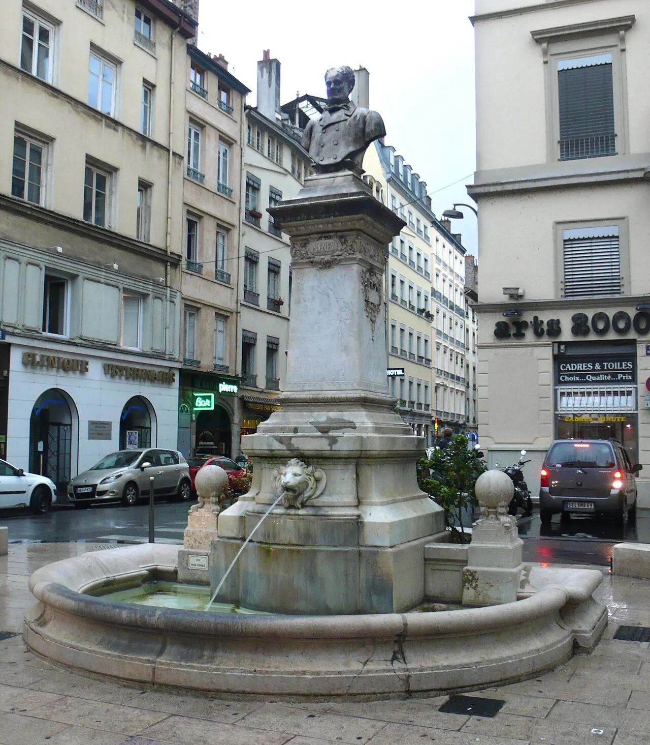 Monument fontaine à Jean-Pierre Pléney