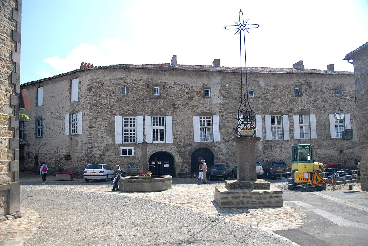 Croix en fer forgée datée de 1779