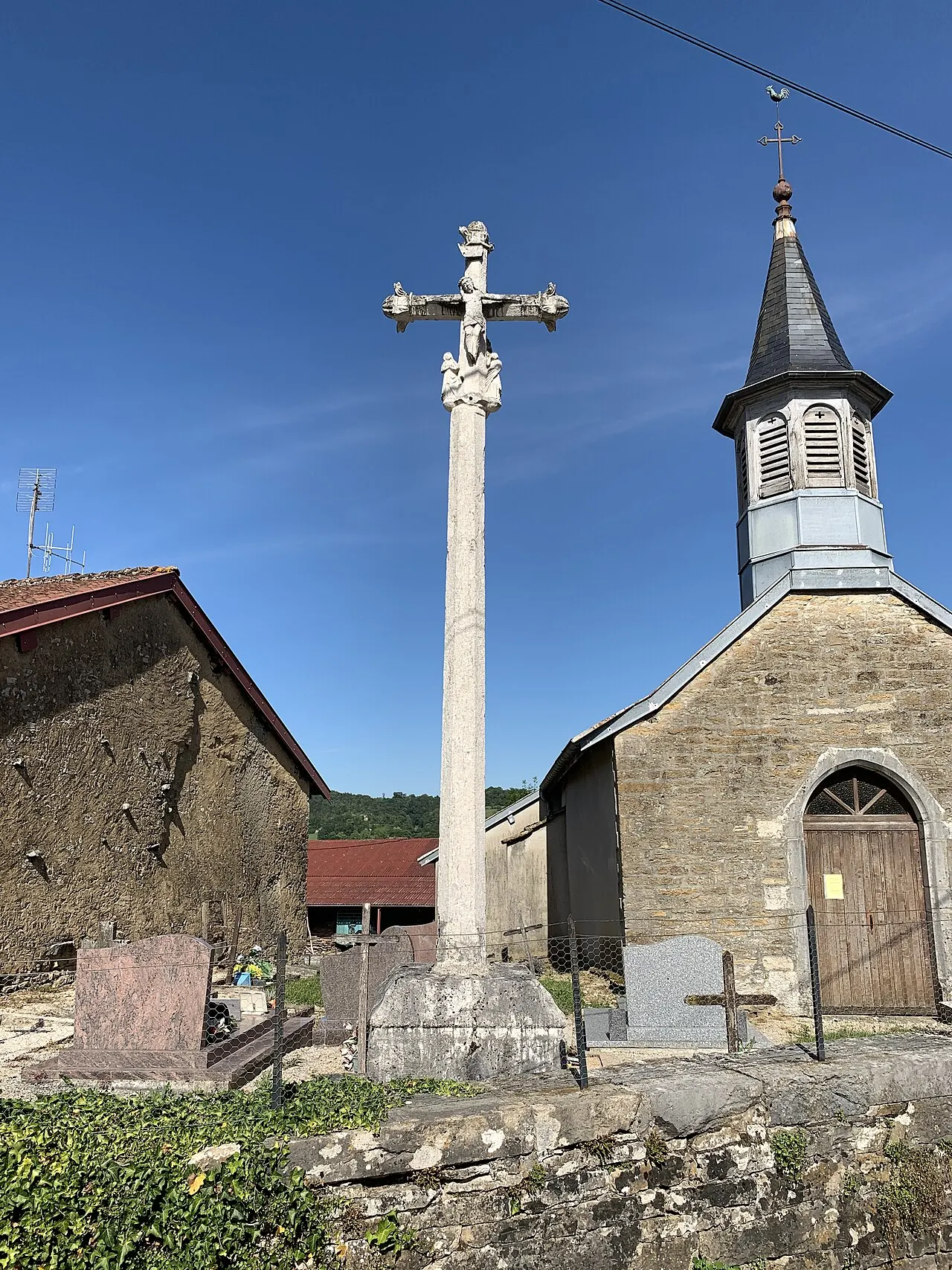 Croix du cimetière de Civria