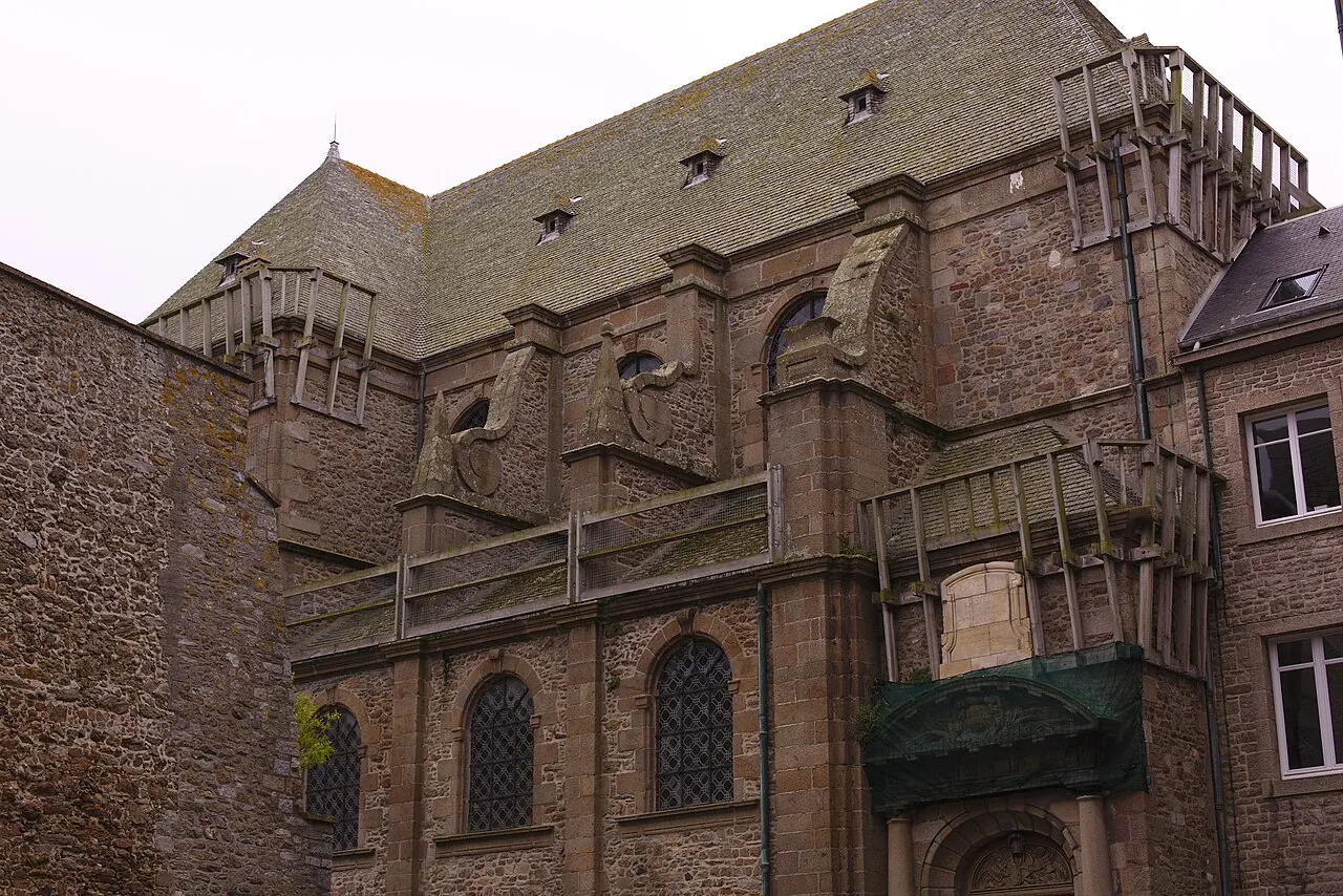 Ancienne abbaye Saint-Benoît, actuellement palais de justice