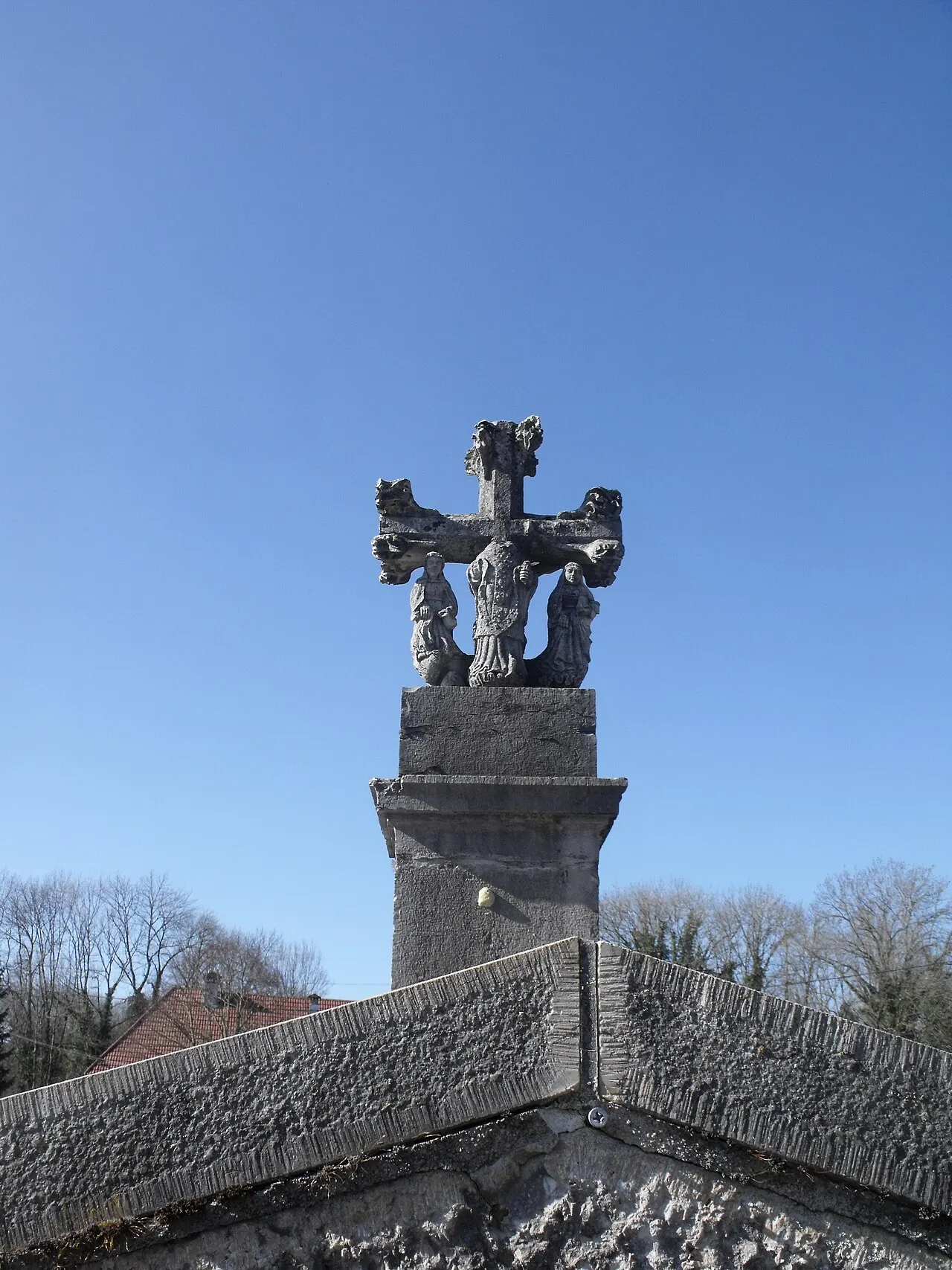 Croix du bas du village