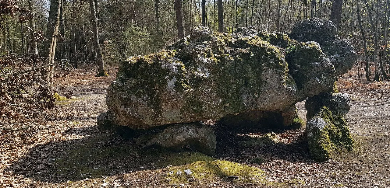 Dolmen dit La Pierre Courcoulée
