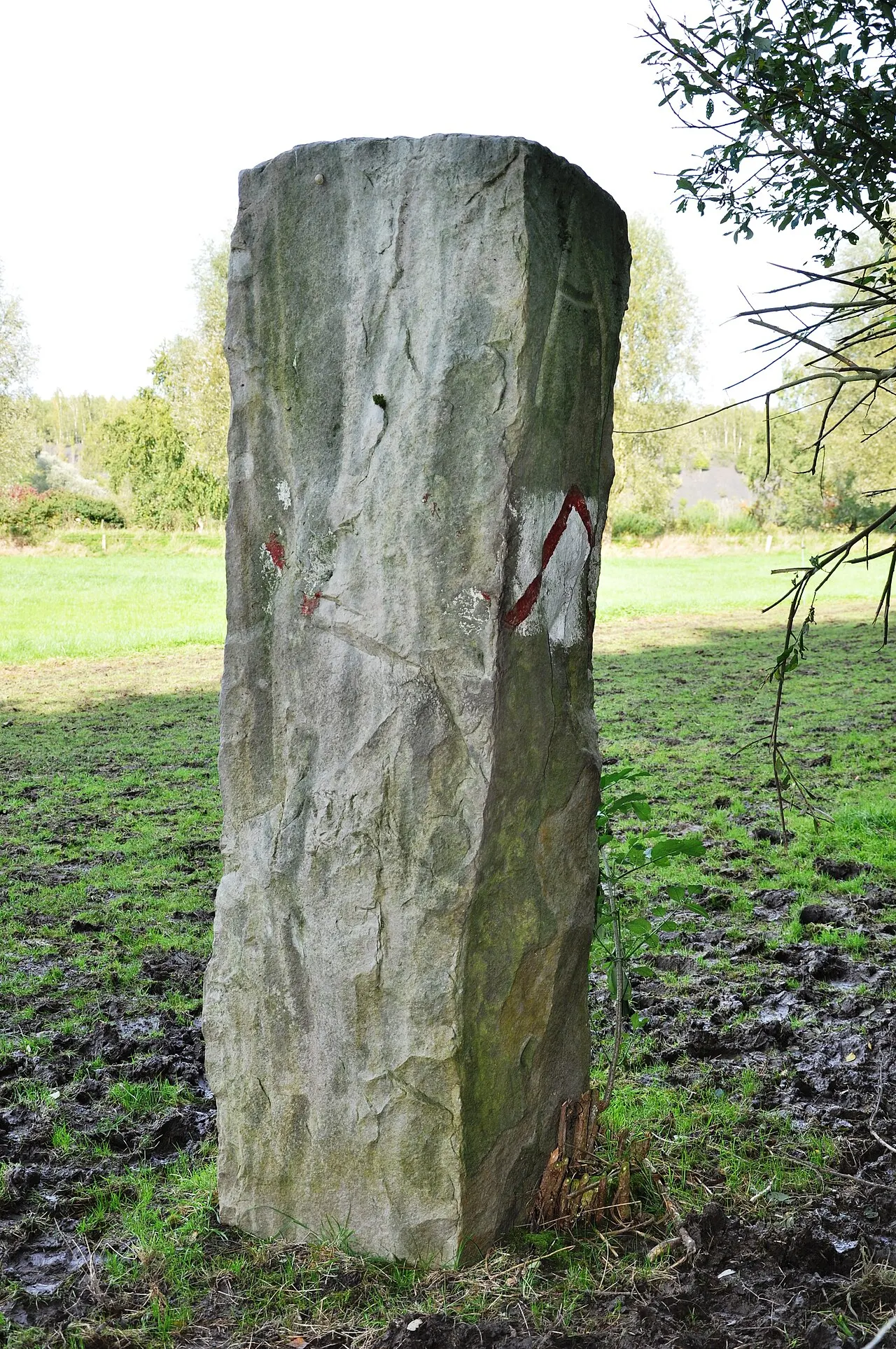 Borne au Queviron, sise au Marais-des-Six-Villes