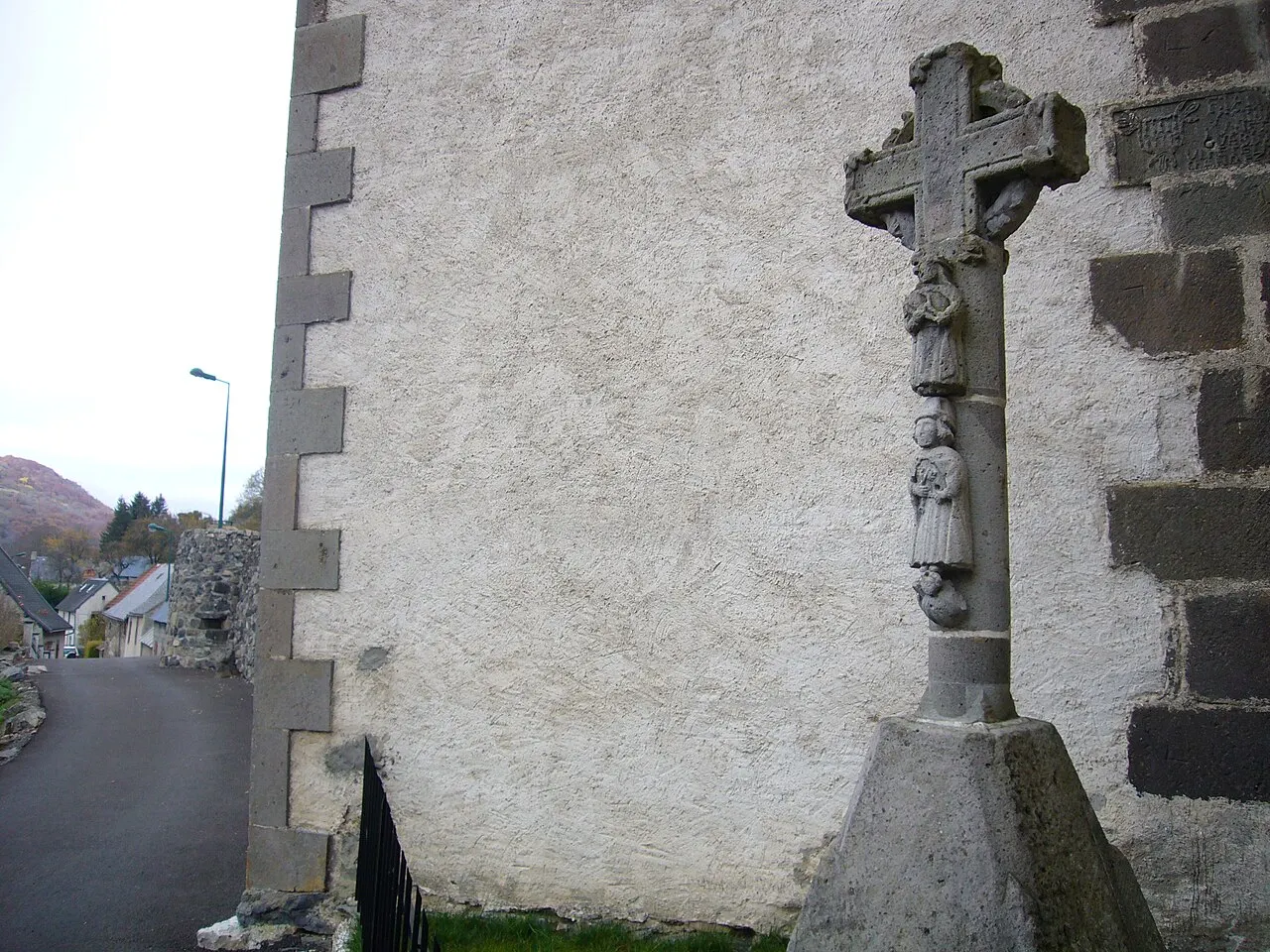 Croix de cimetière du 16e siècle