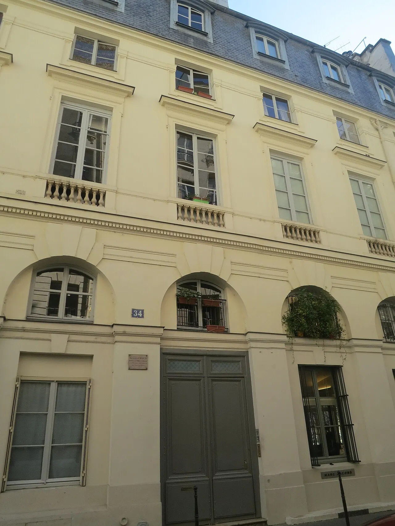 Immeuble, en bordure du Palais-Royal