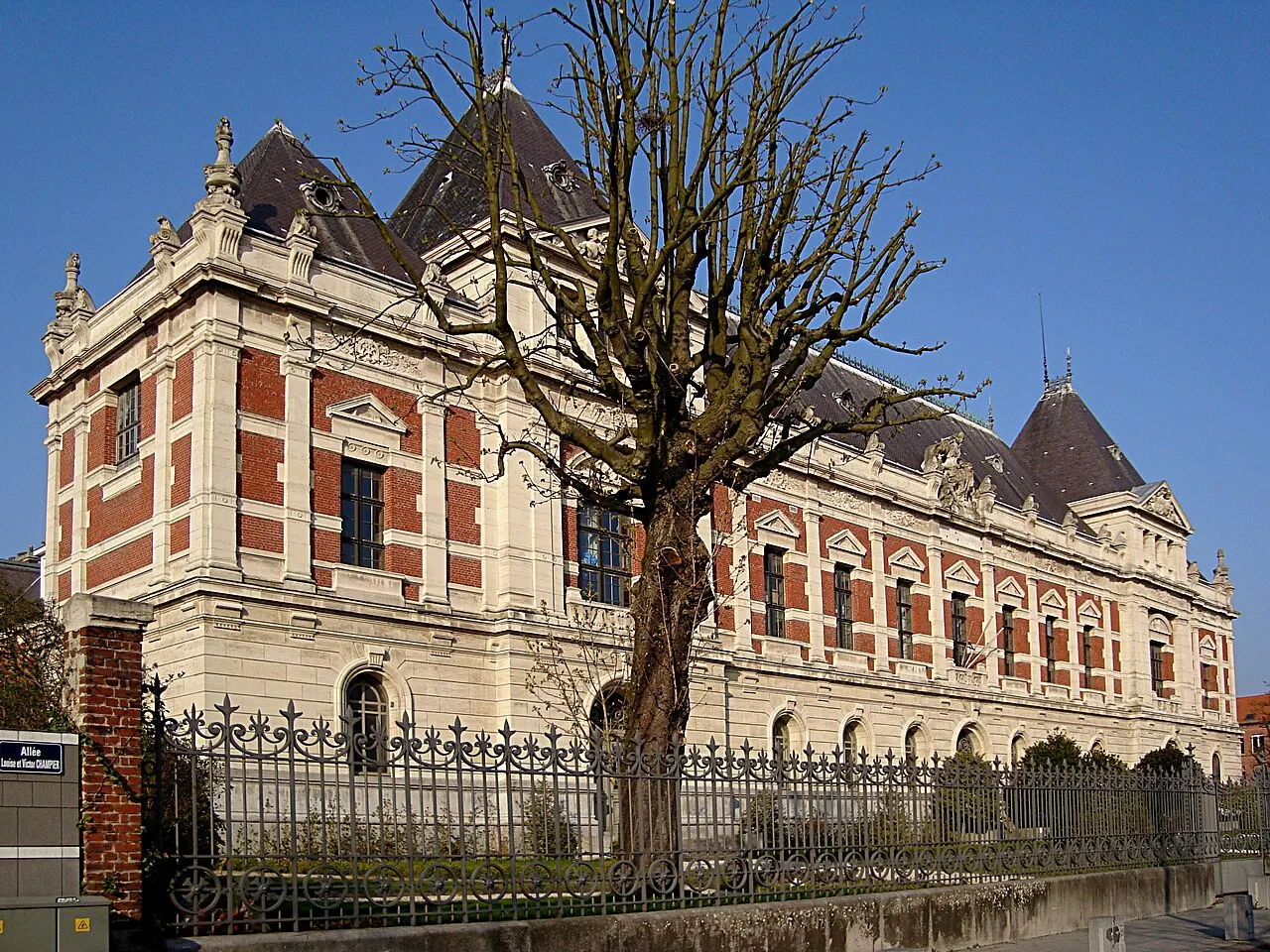 École Nationale Supérieure des Arts et Industries Textiles (ENSAIT)