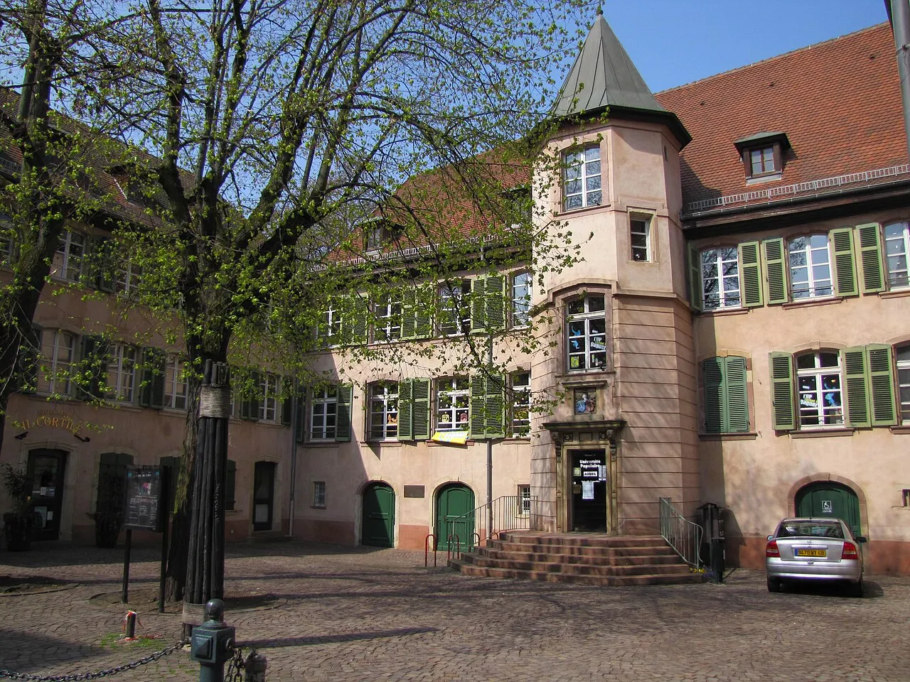Cour des Chaînes