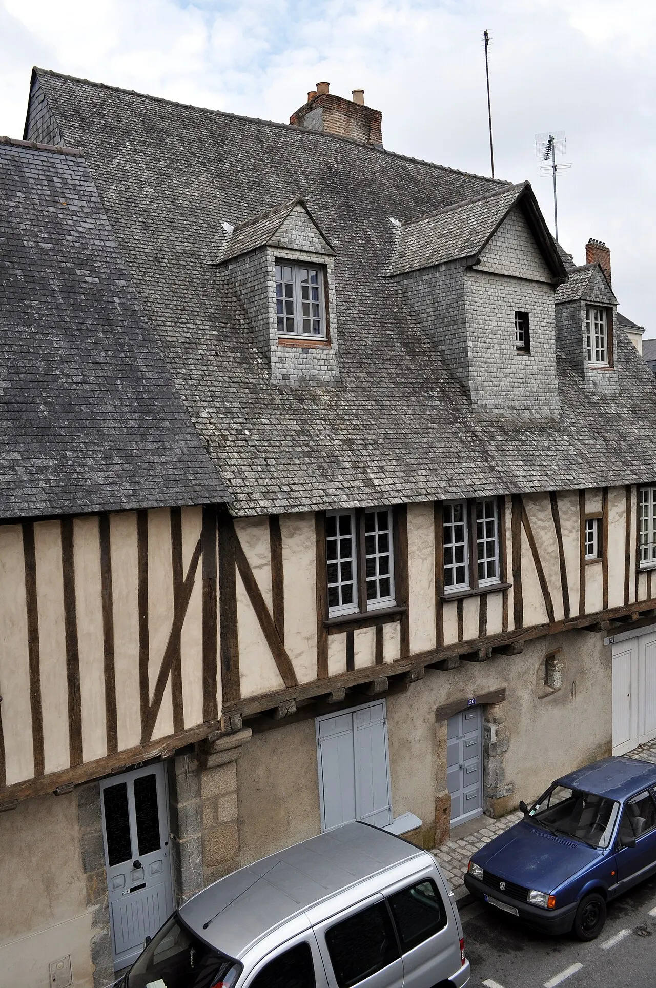 Maison du 17e siècle près du presbytère Saint-Vénérand