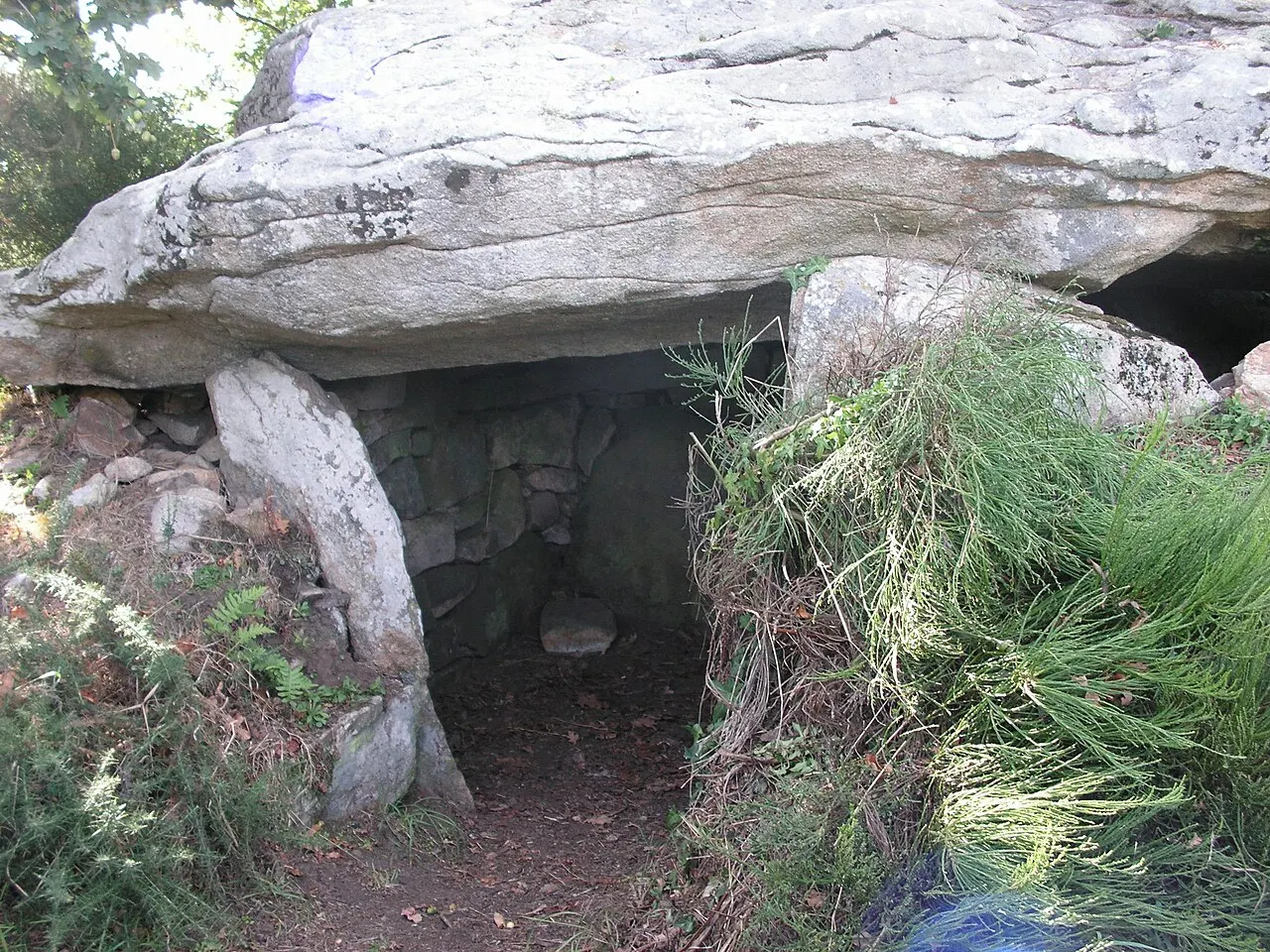 Dolmen de Kerlutu (Roh Clour)