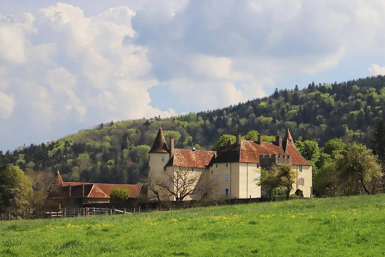 Château et chapelle de Corcheval