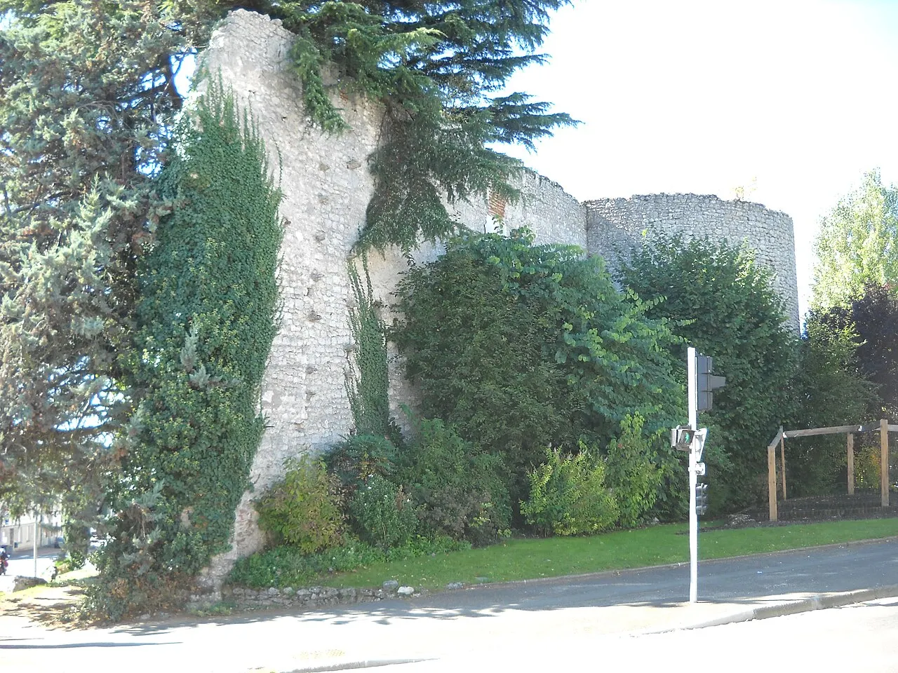Restes de l’ancienne enceinte