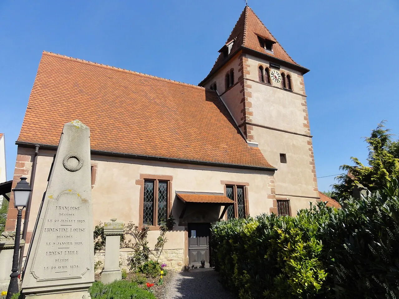 Église protestante et enclos paroissial