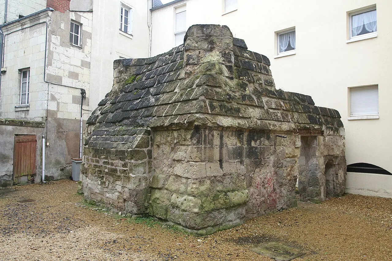 Chapelle du 14e siècle dite Lanterne des morts