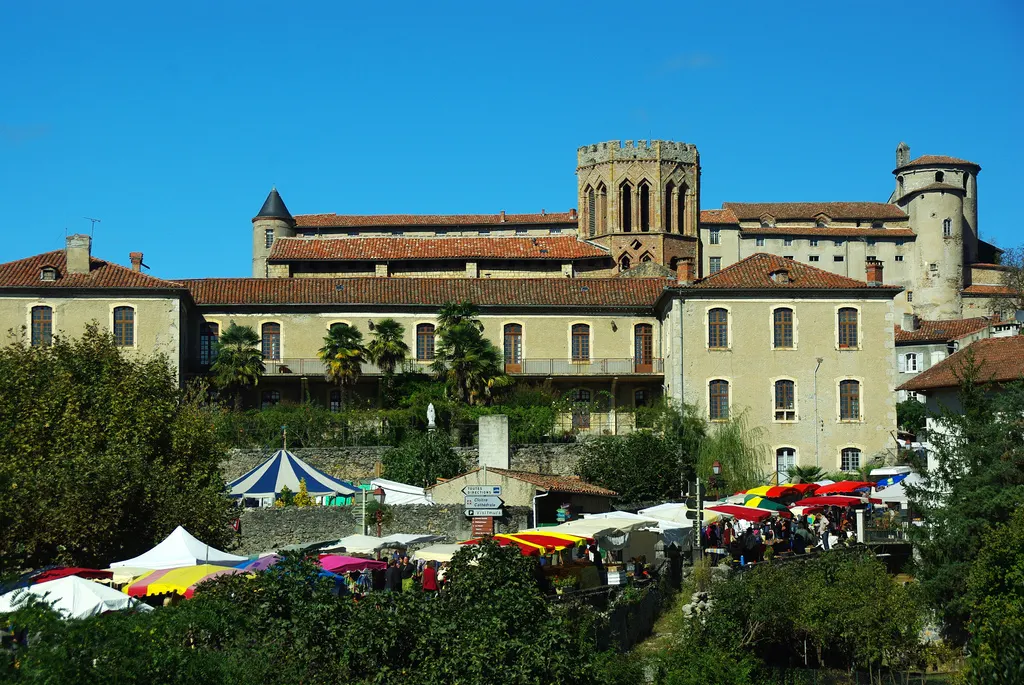 Ancien Hôtel Dieu, actuellement résidence Hector d’Ossun