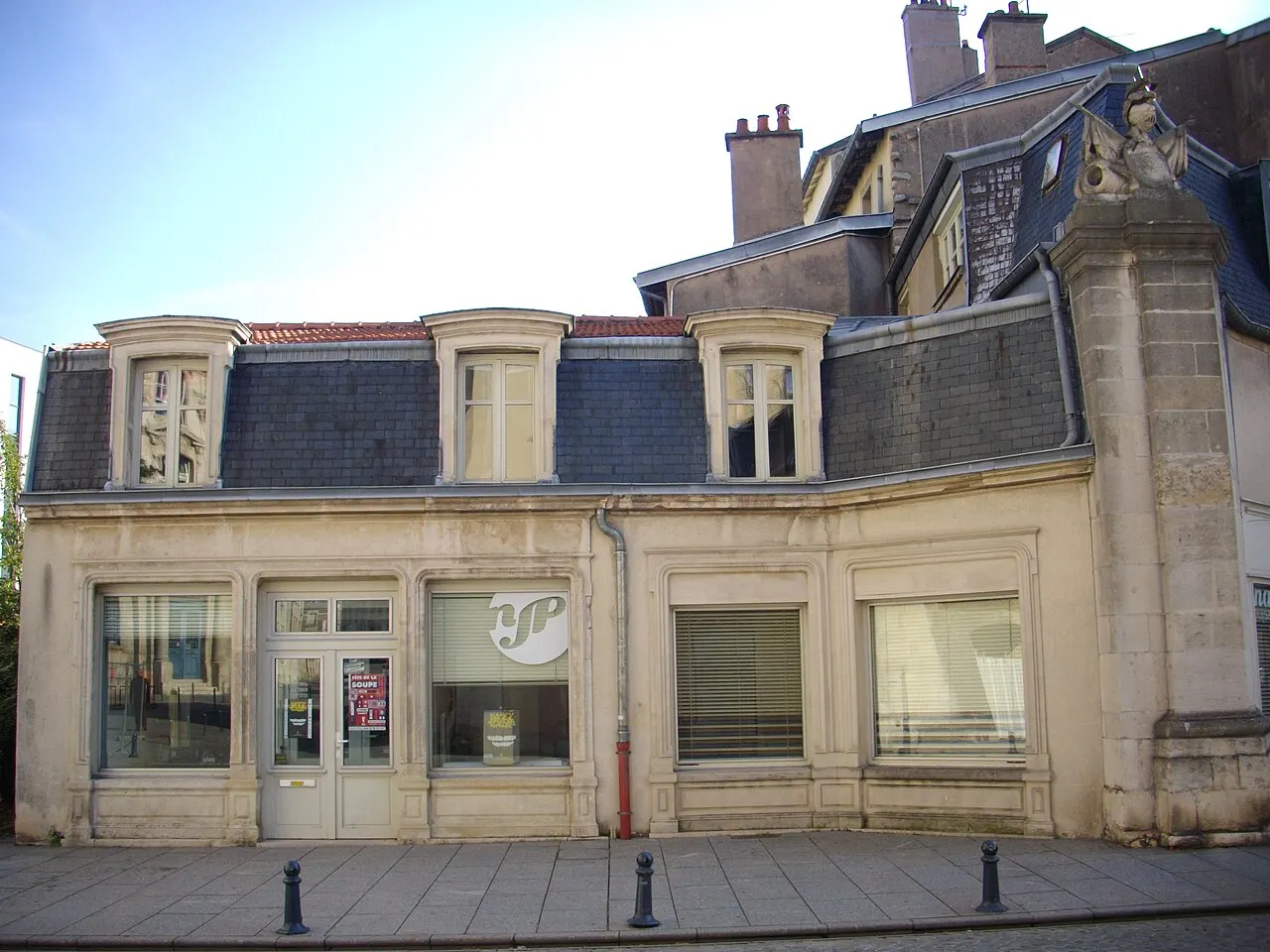 Pavillon du 18e siècle flanquant la porte de la Craffe à l’Est
