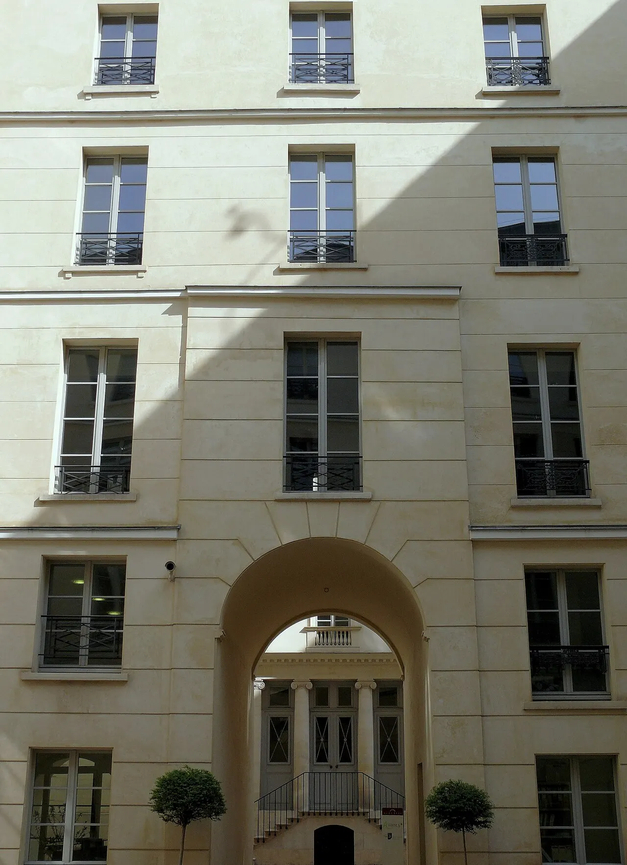 Immeubles, actuellement banque