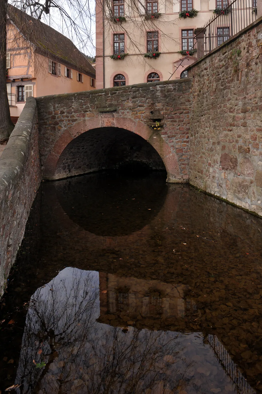 Pont daté de 1538 situé devant l’église