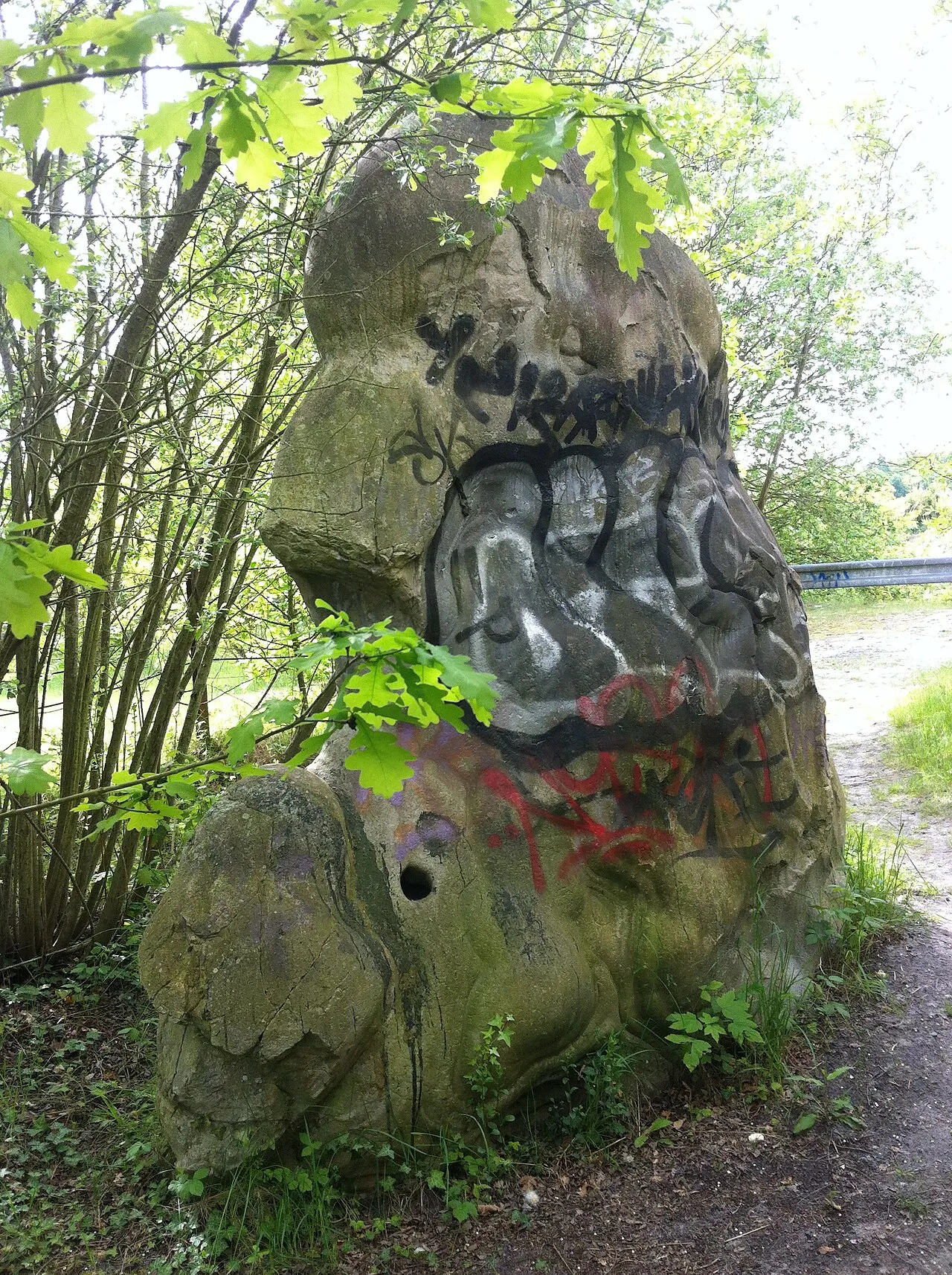 Menhir de Chantecoq ou Mère-aux-Cailles