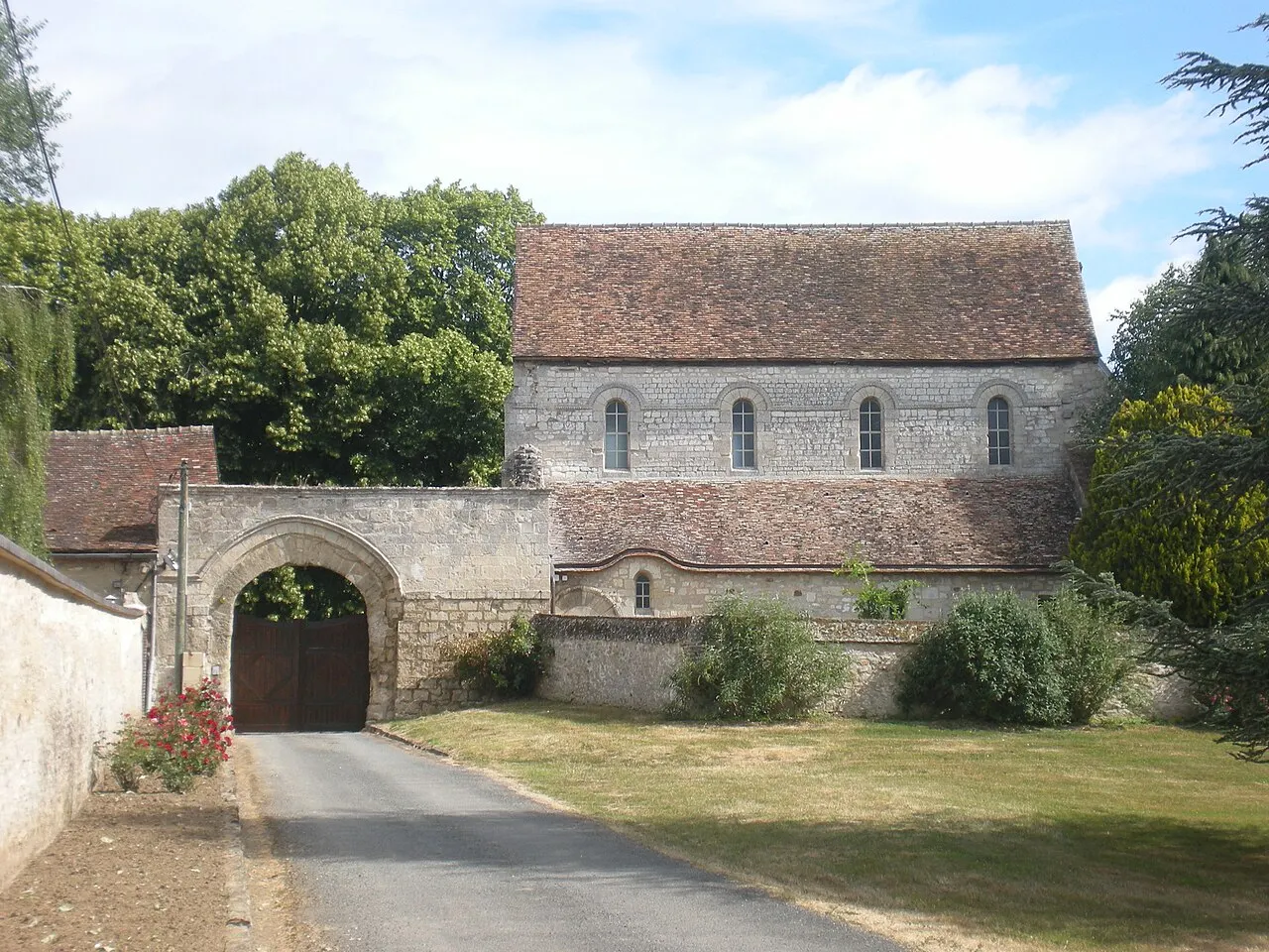 Ferme Saint-Rémy-l’Abbaye ou prieuré de Ronquerolles