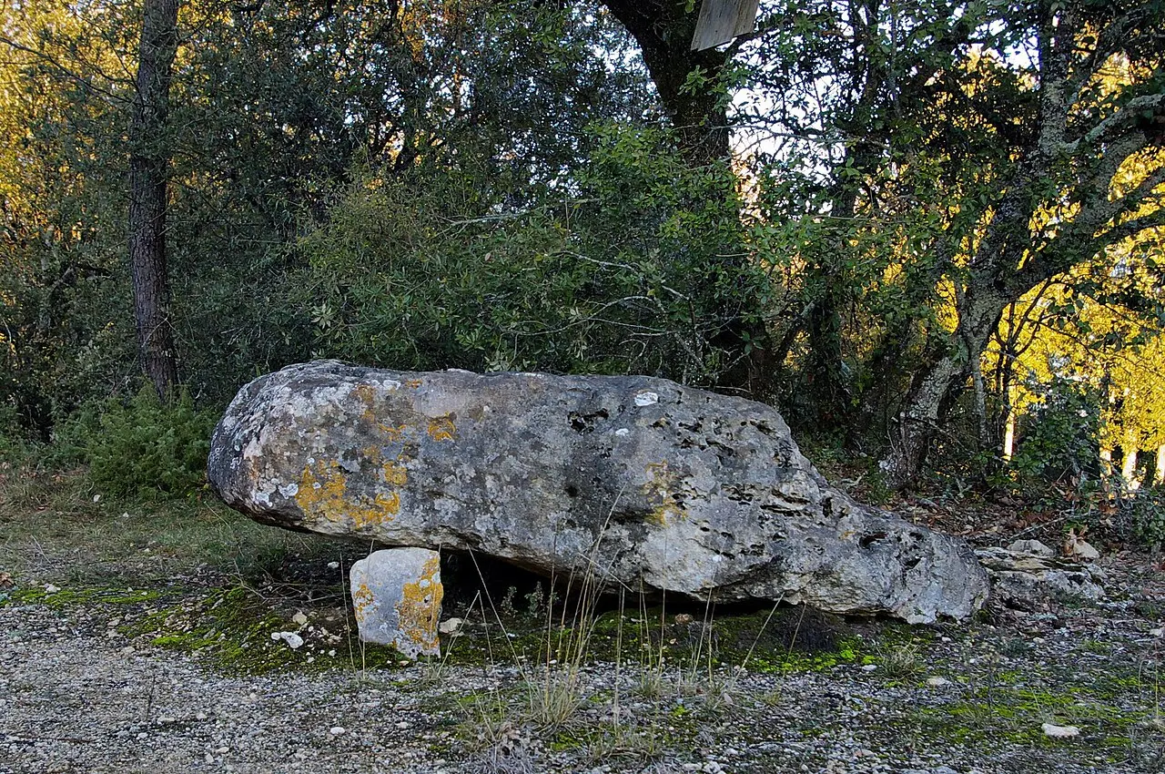 Dolmen de Peyrelevade