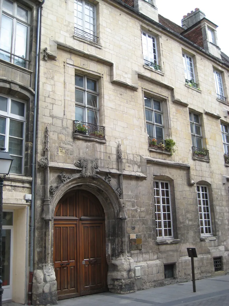 Ancien hôtel de Girard-Bureau