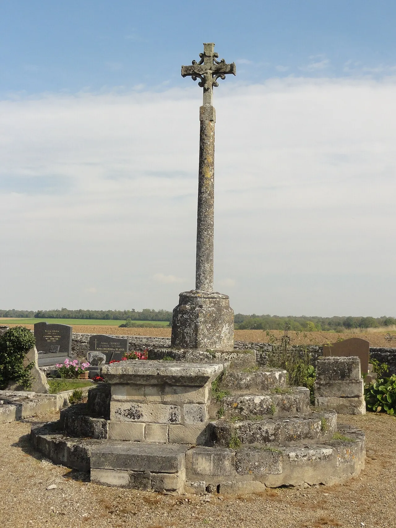 Croix du cimetière de Rocquemont