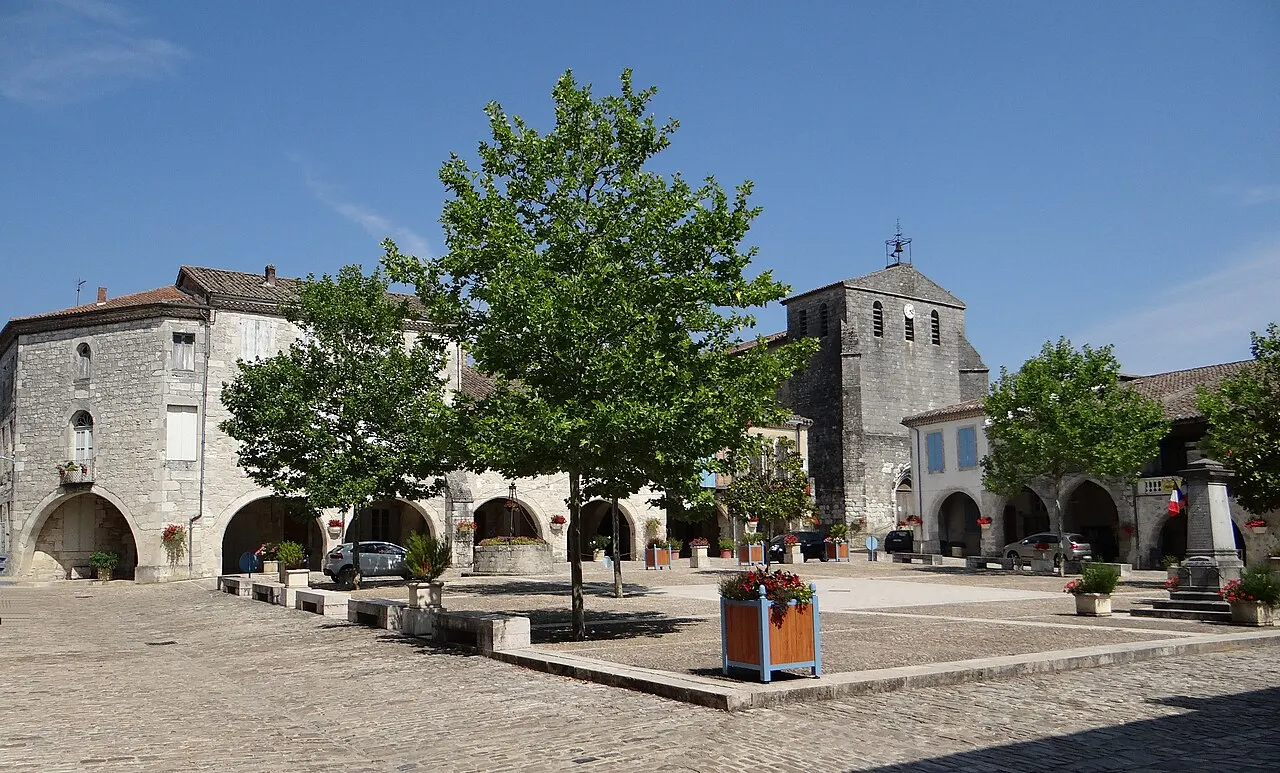 Maisons entourant la place