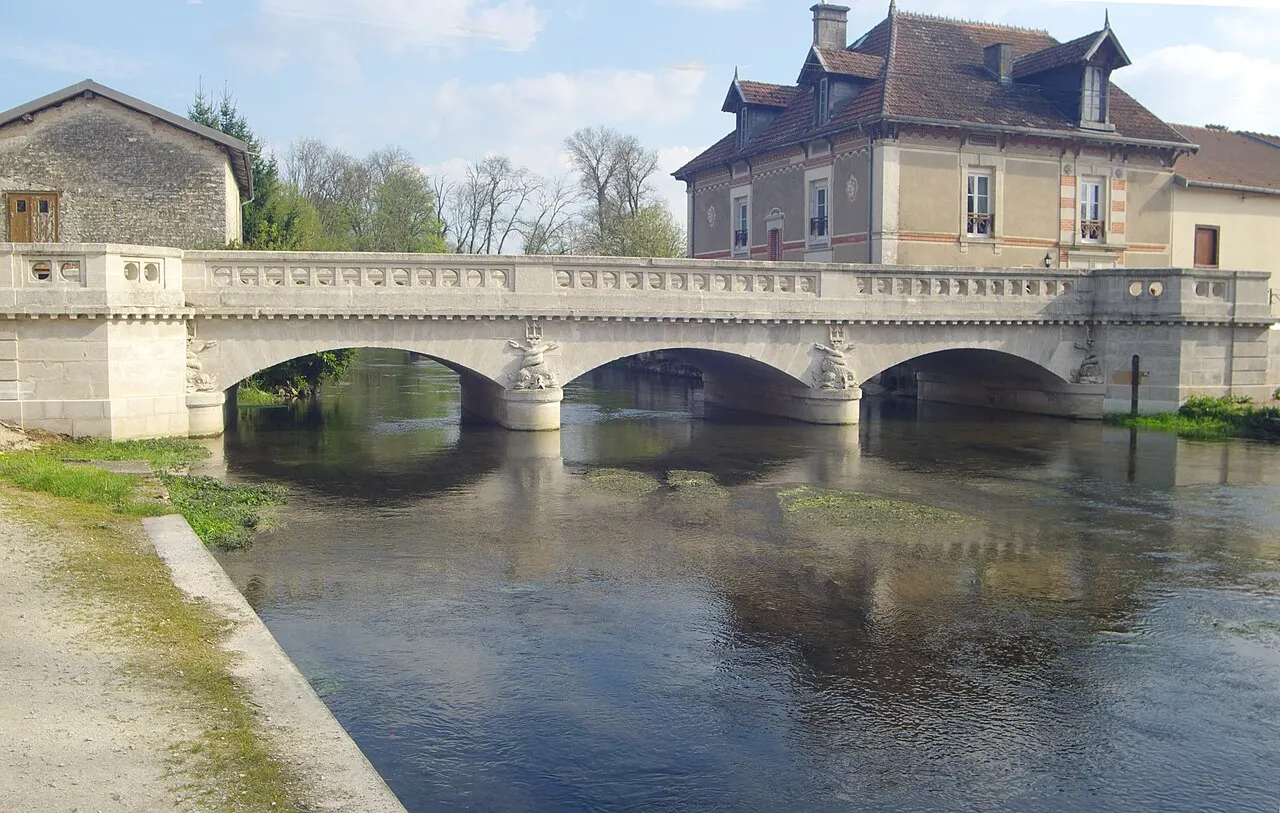 Pont 19e siècle en pierre de trois arches