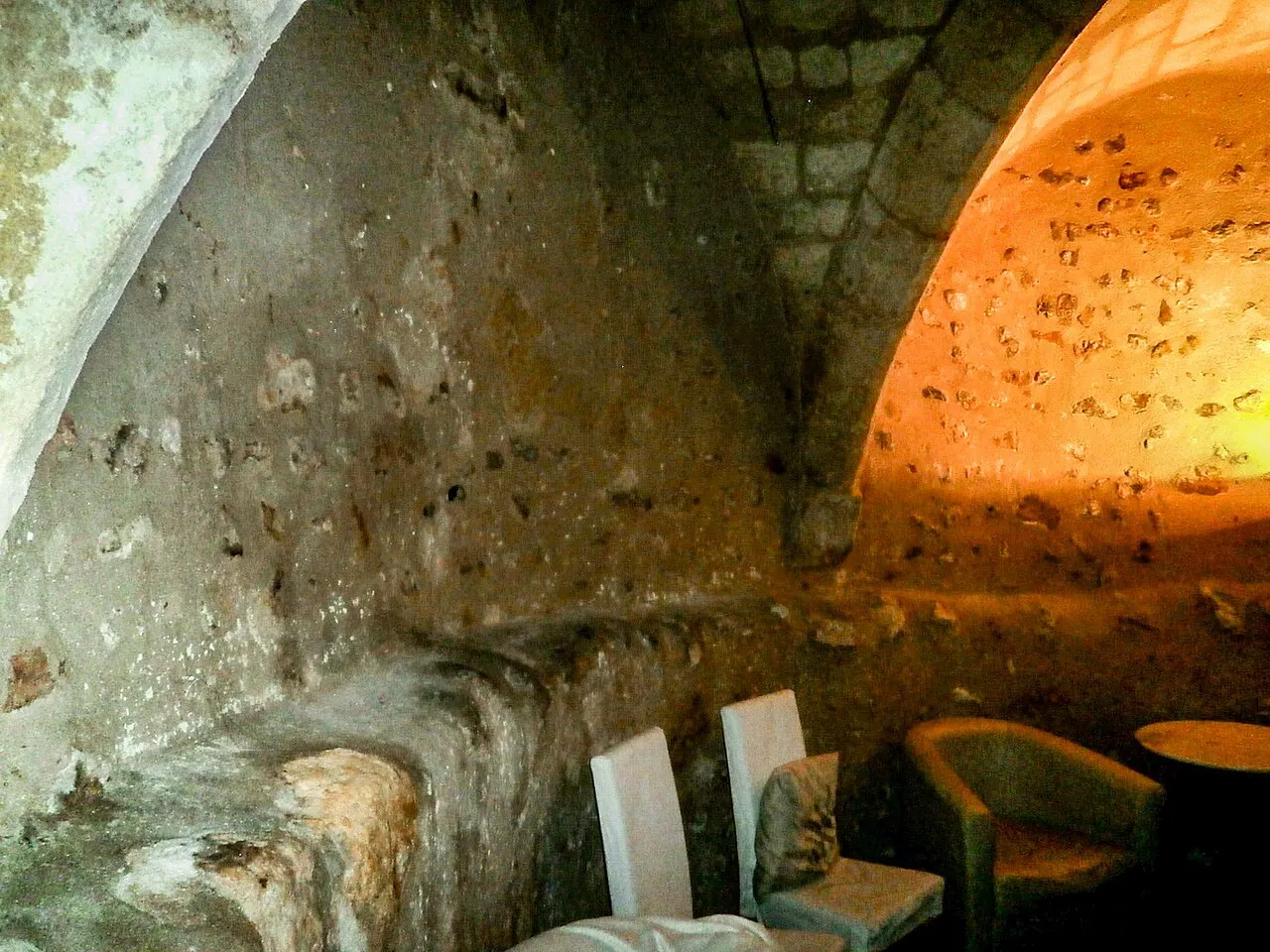 Deux Caves du 10e et du 15e Siècle
