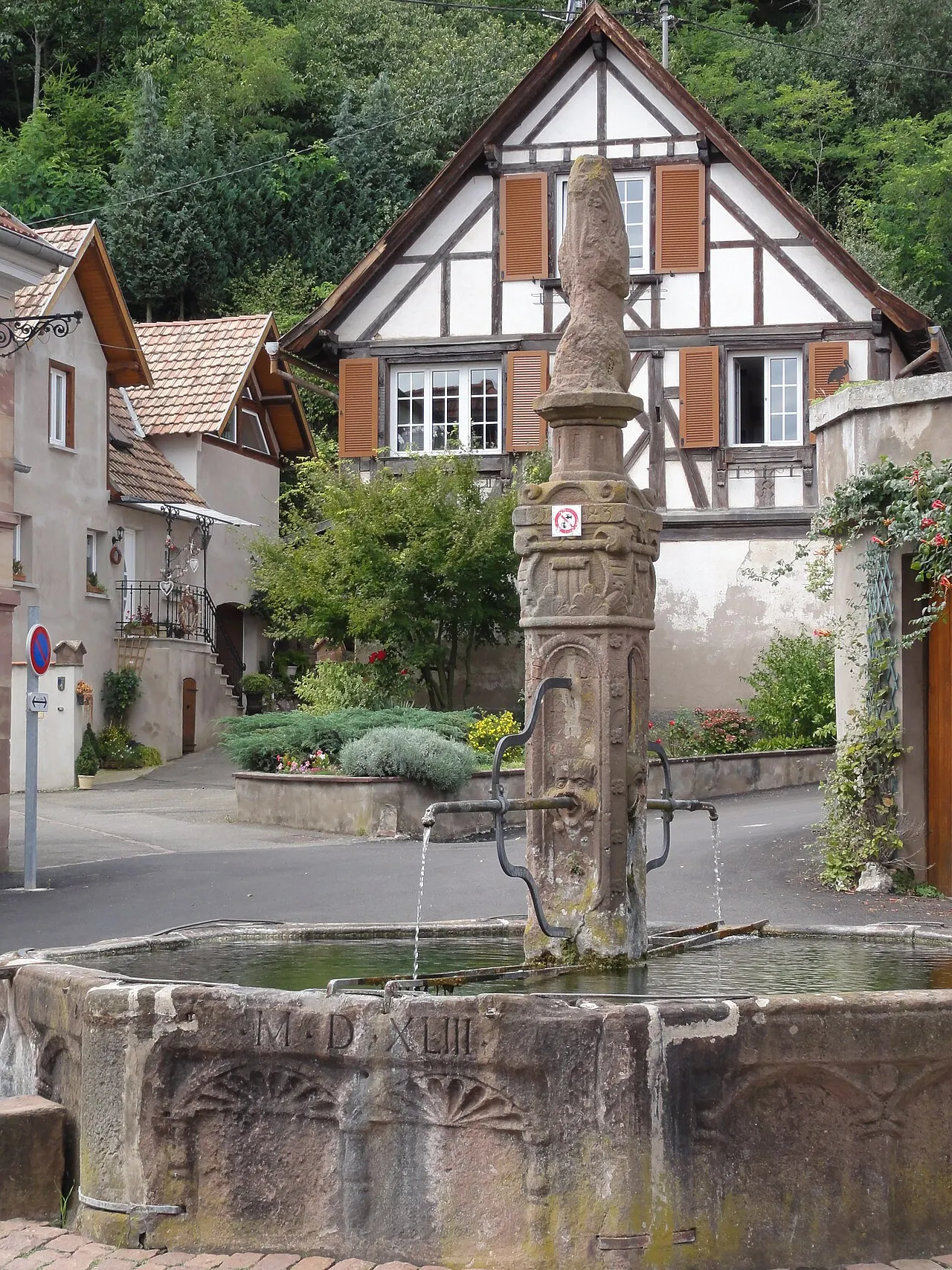 Fontaine datée de 1543