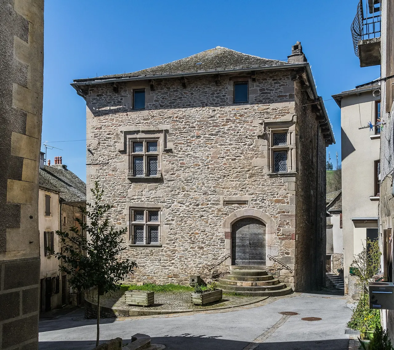 Salles-Curan