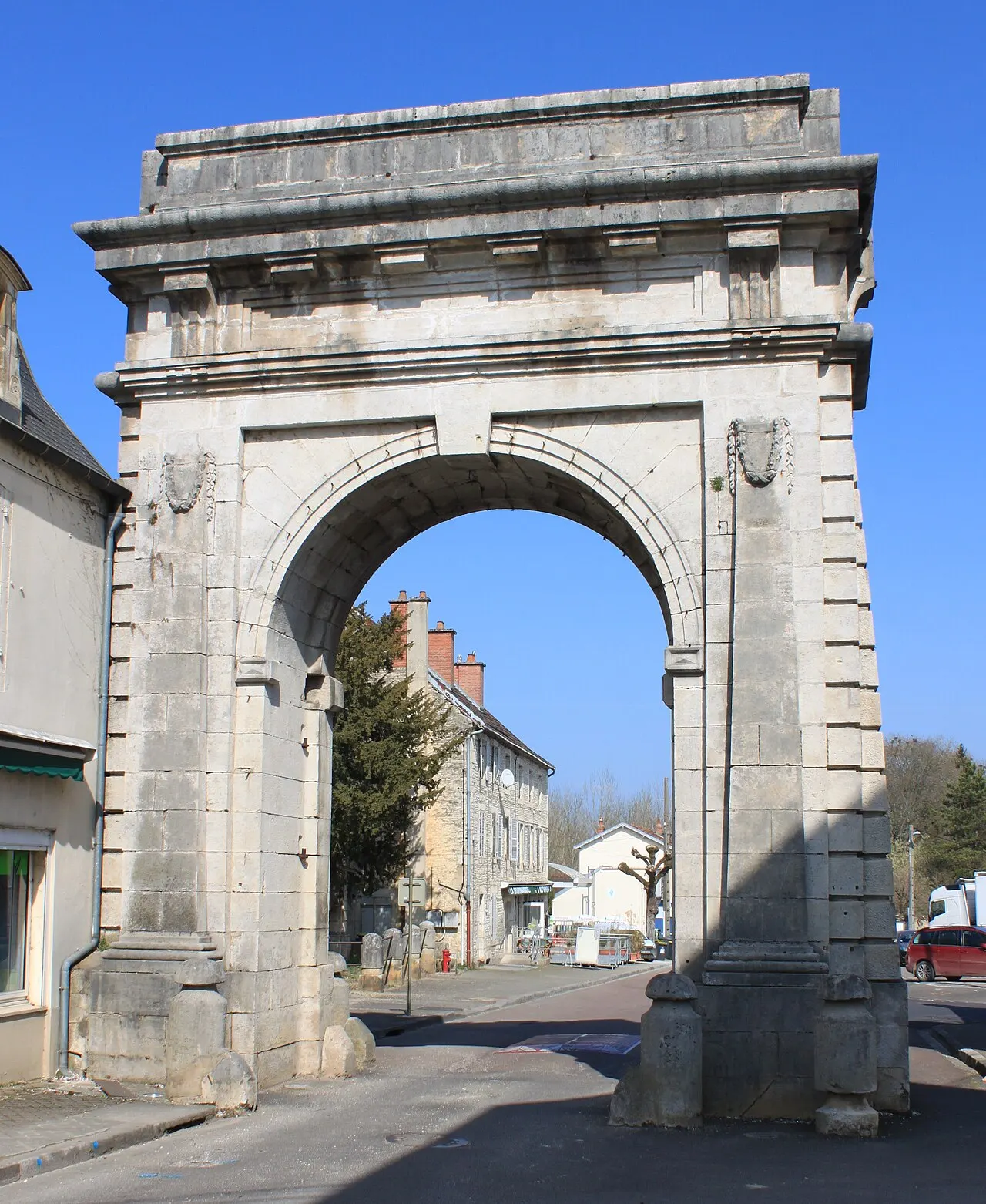 Porte de ville dite Porte de Paris