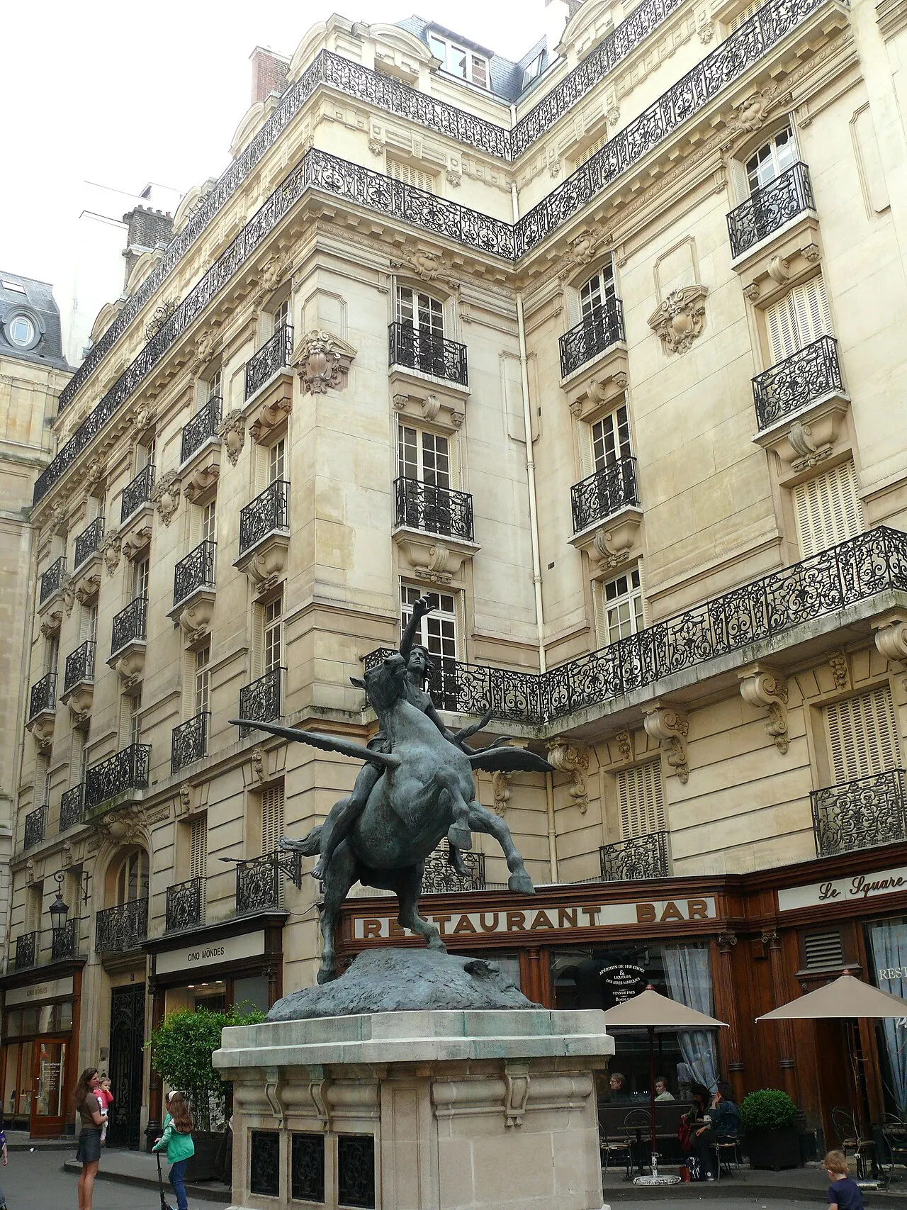 Immeubles situés square de l’Opéra-Louis-Jouvet