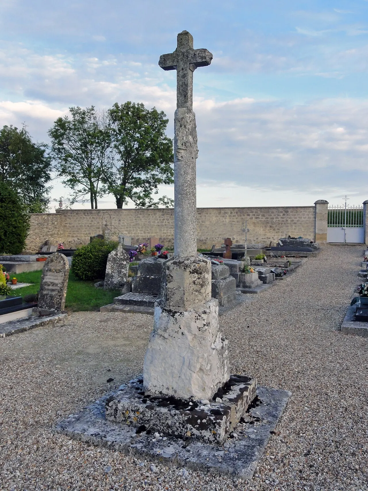 Croix de cimetière du 14s