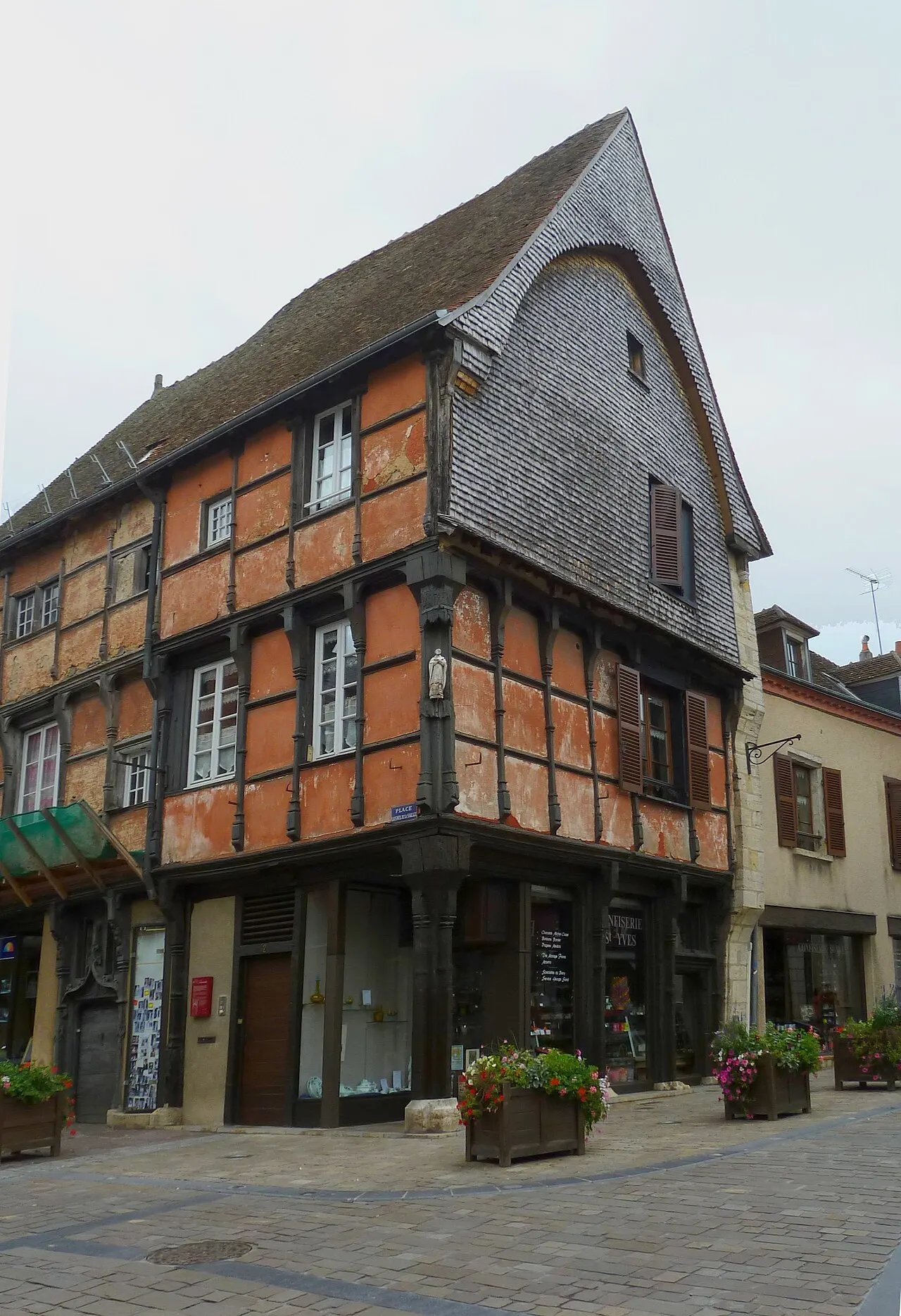 Maison Rouge