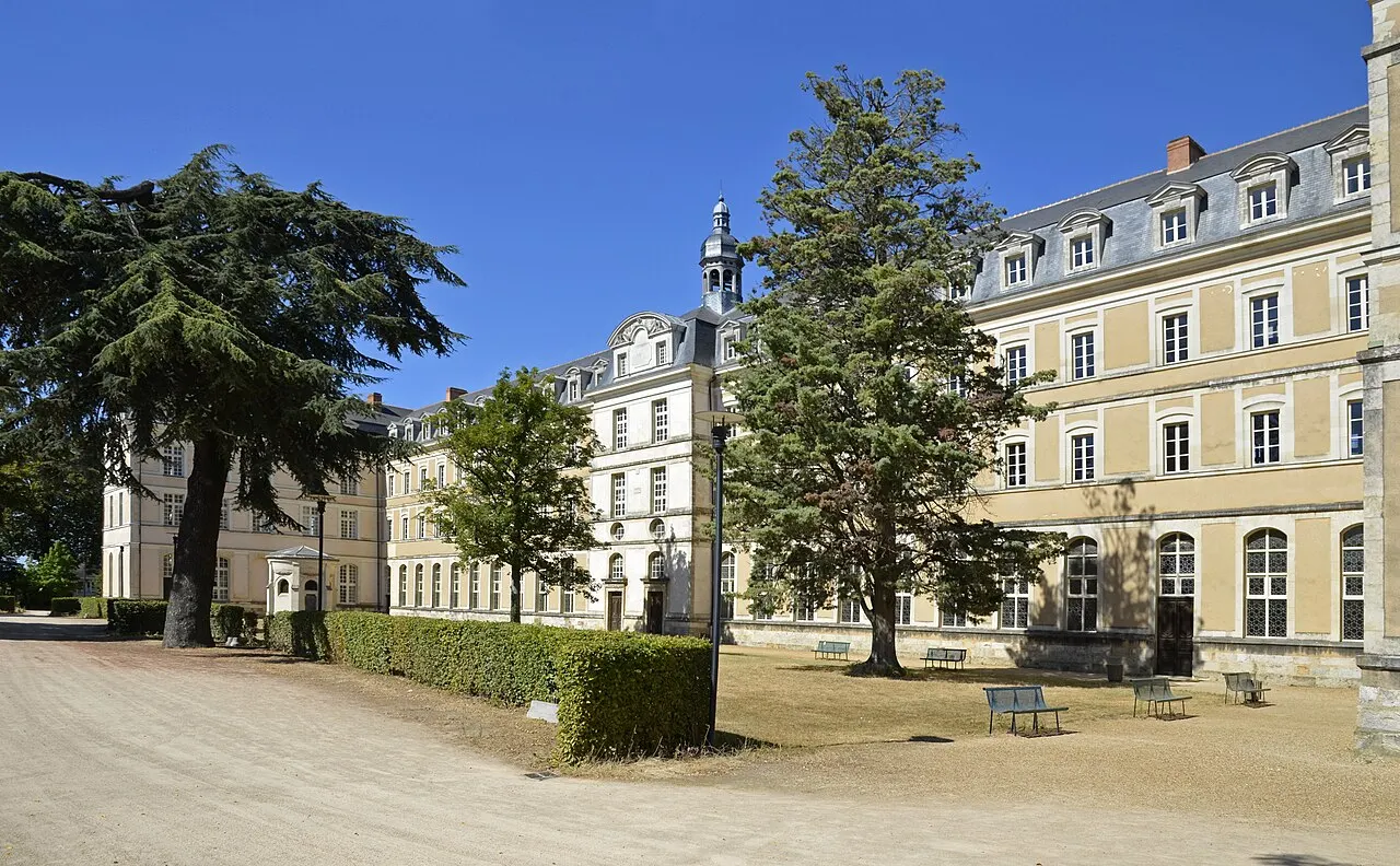 Ancienne abbaye Saint-Vincent, actuellement lycée Bellevue