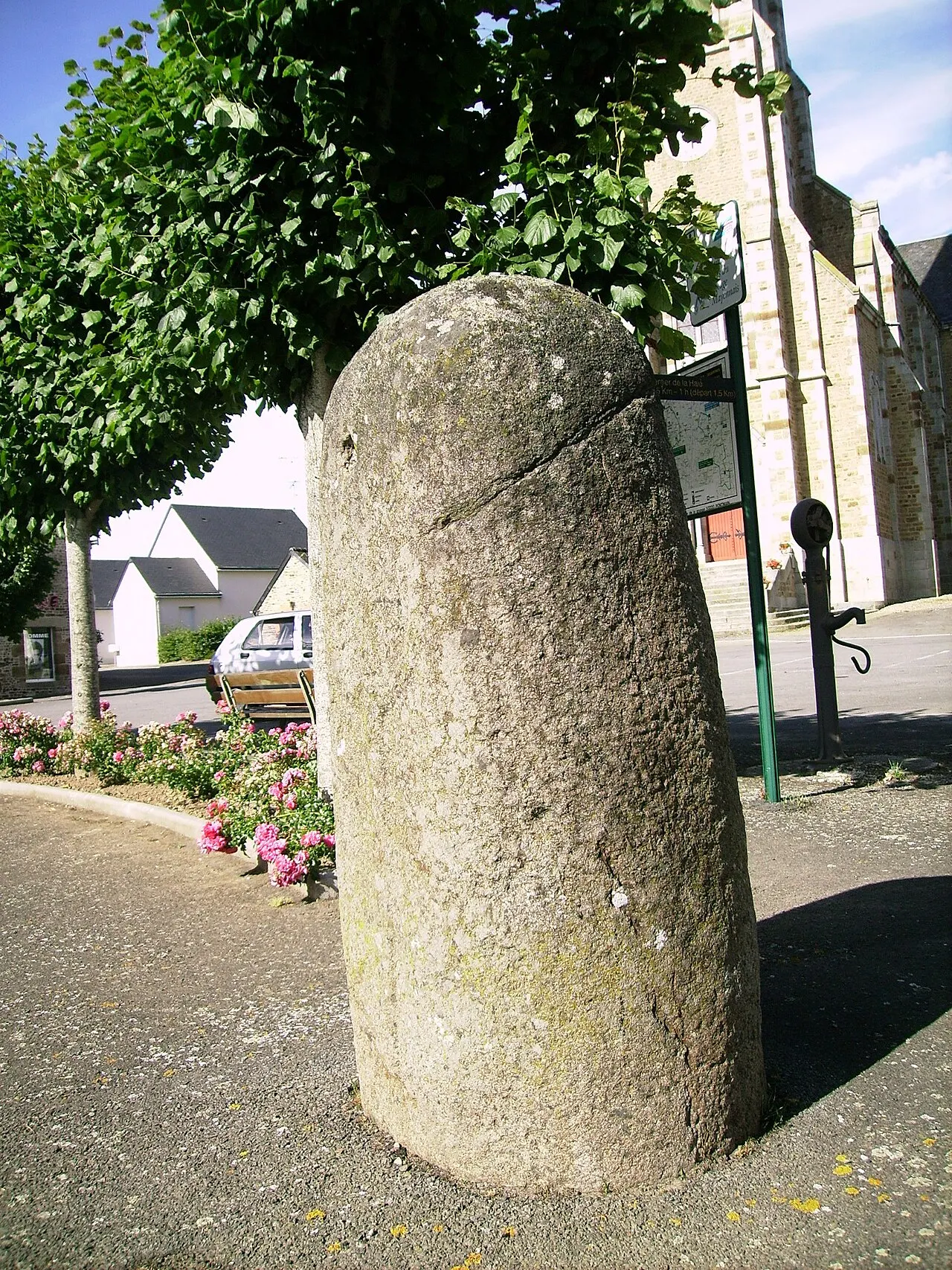 Menhir de Désertines