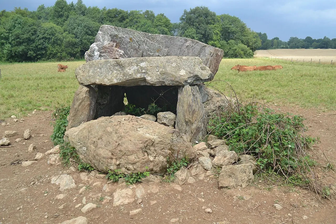Dolmen de La Pierre-qui-vire