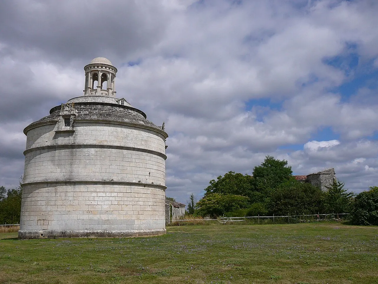 Pigeonnier de Montierneuf