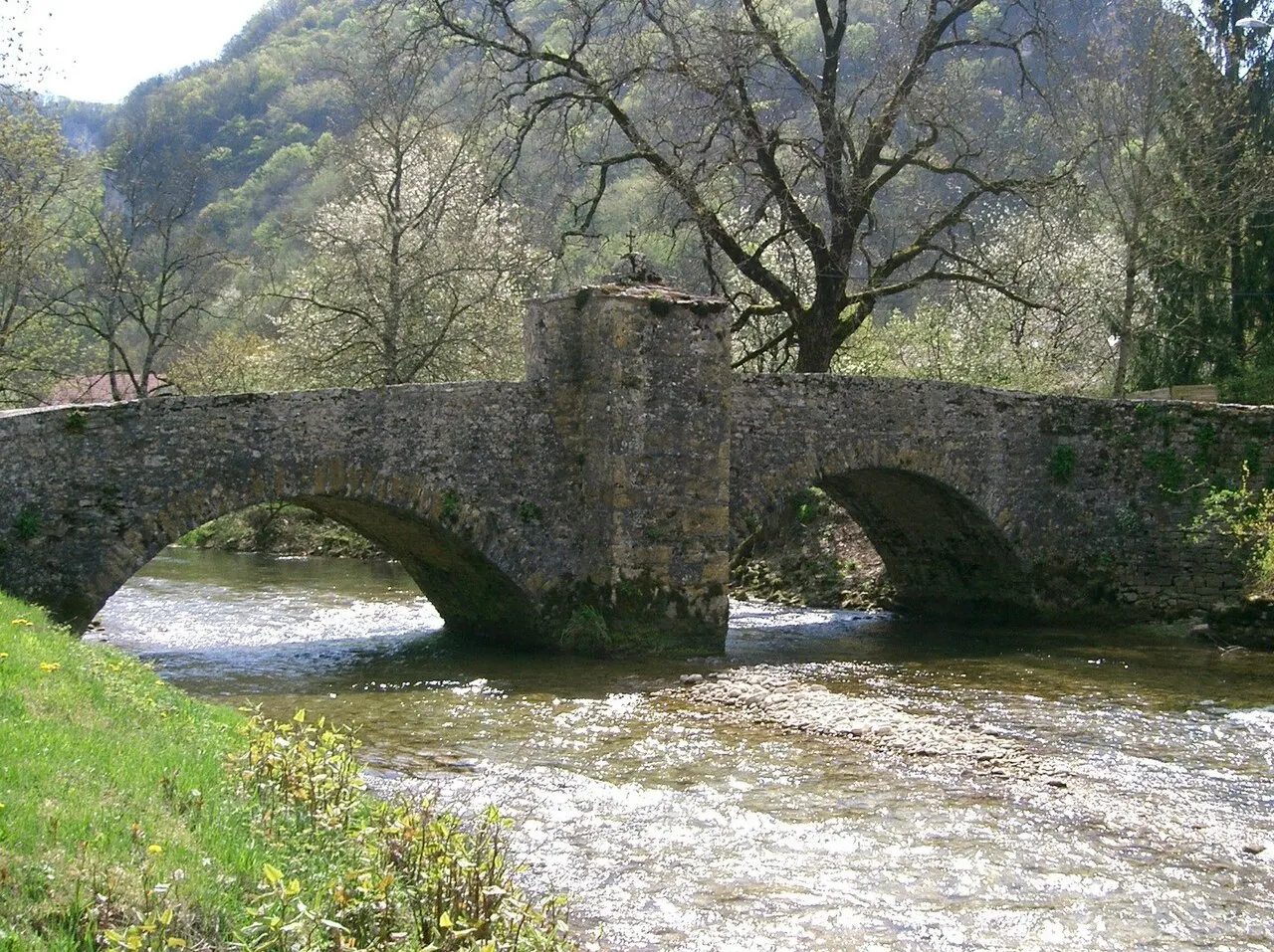 Pont sur la Seille avec le petit oratoire