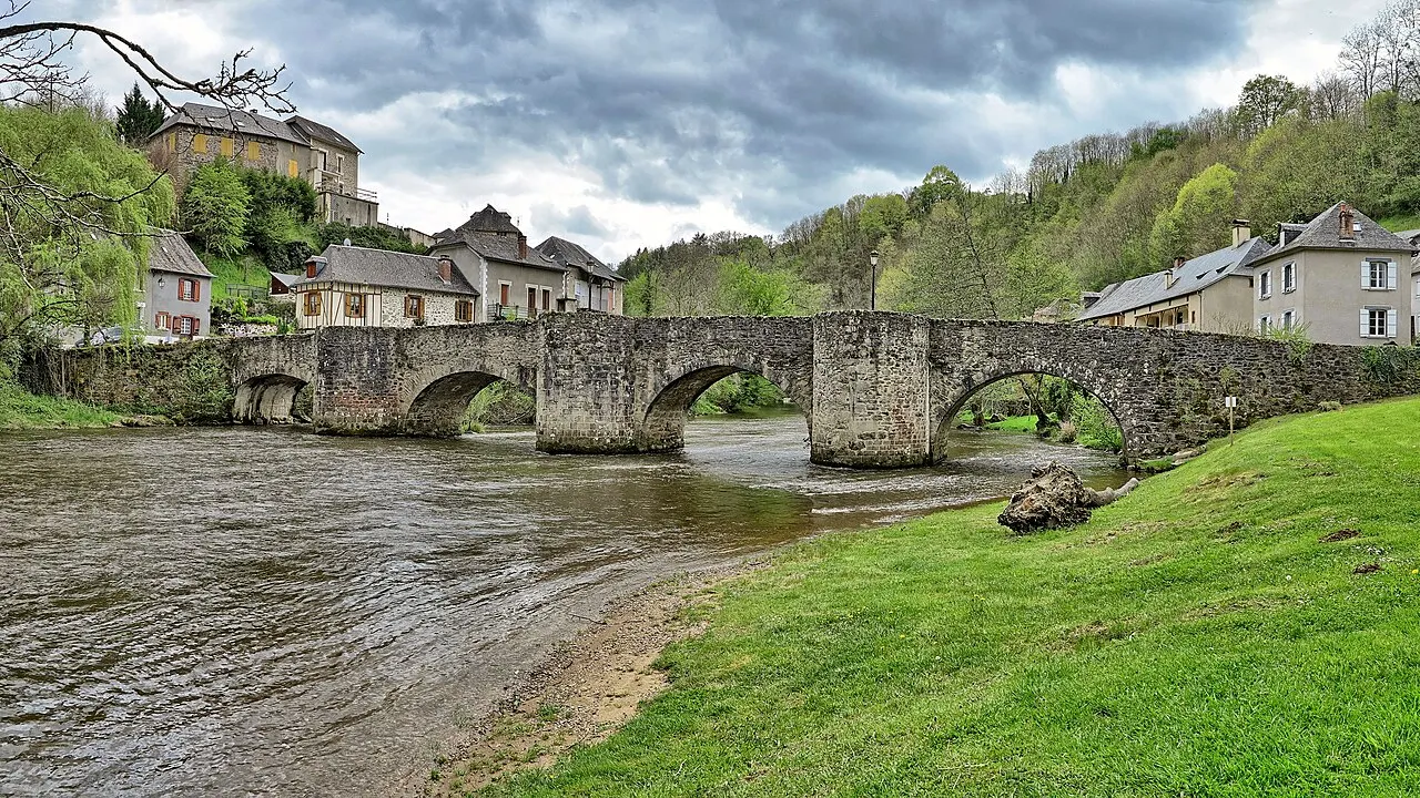 Vieux pont sur la Vézère