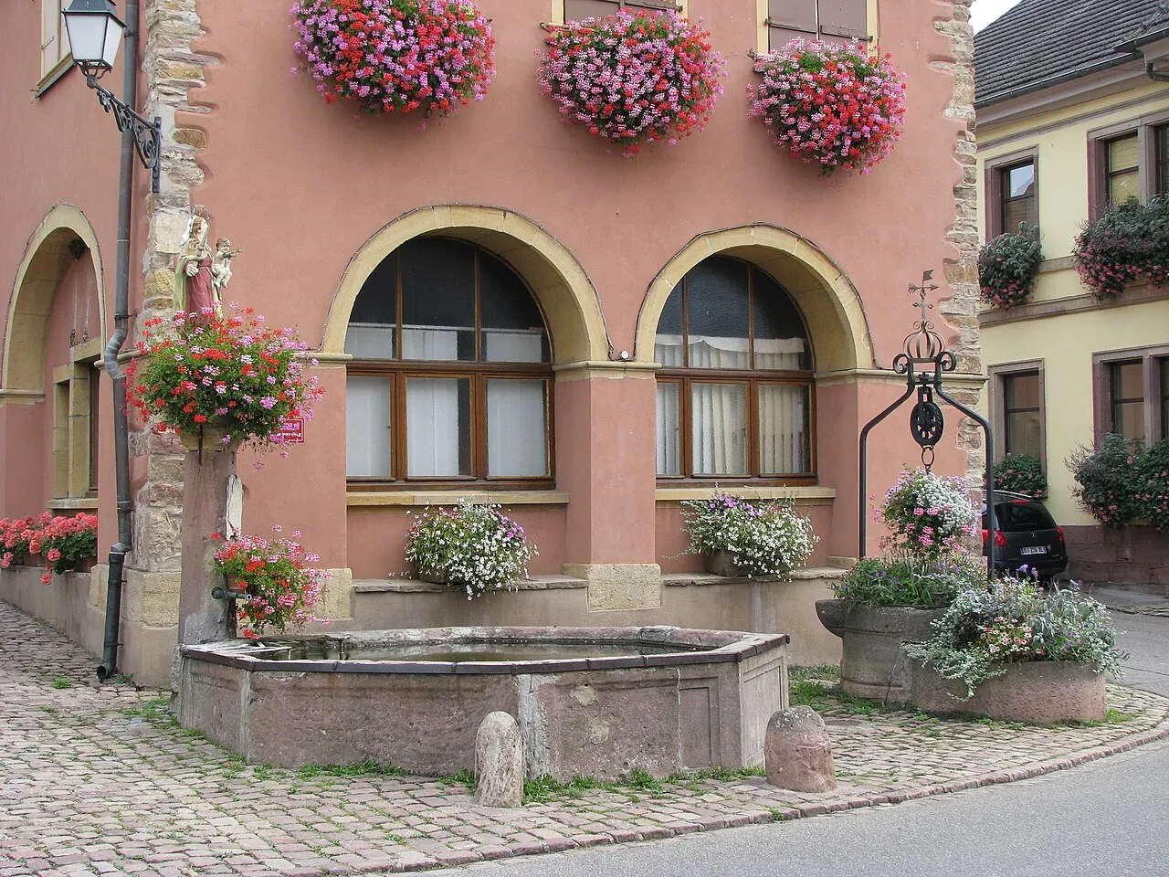 Fontaine et puits à Westhalten