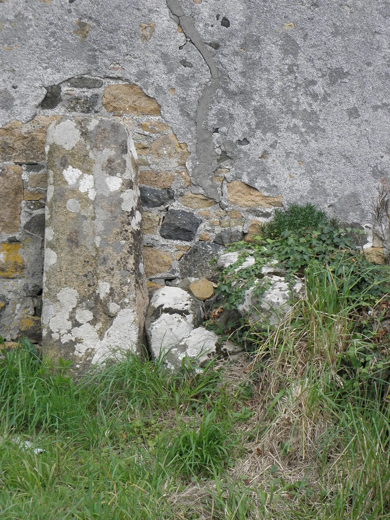 Lec’h de Kermenhir ou Keraminir