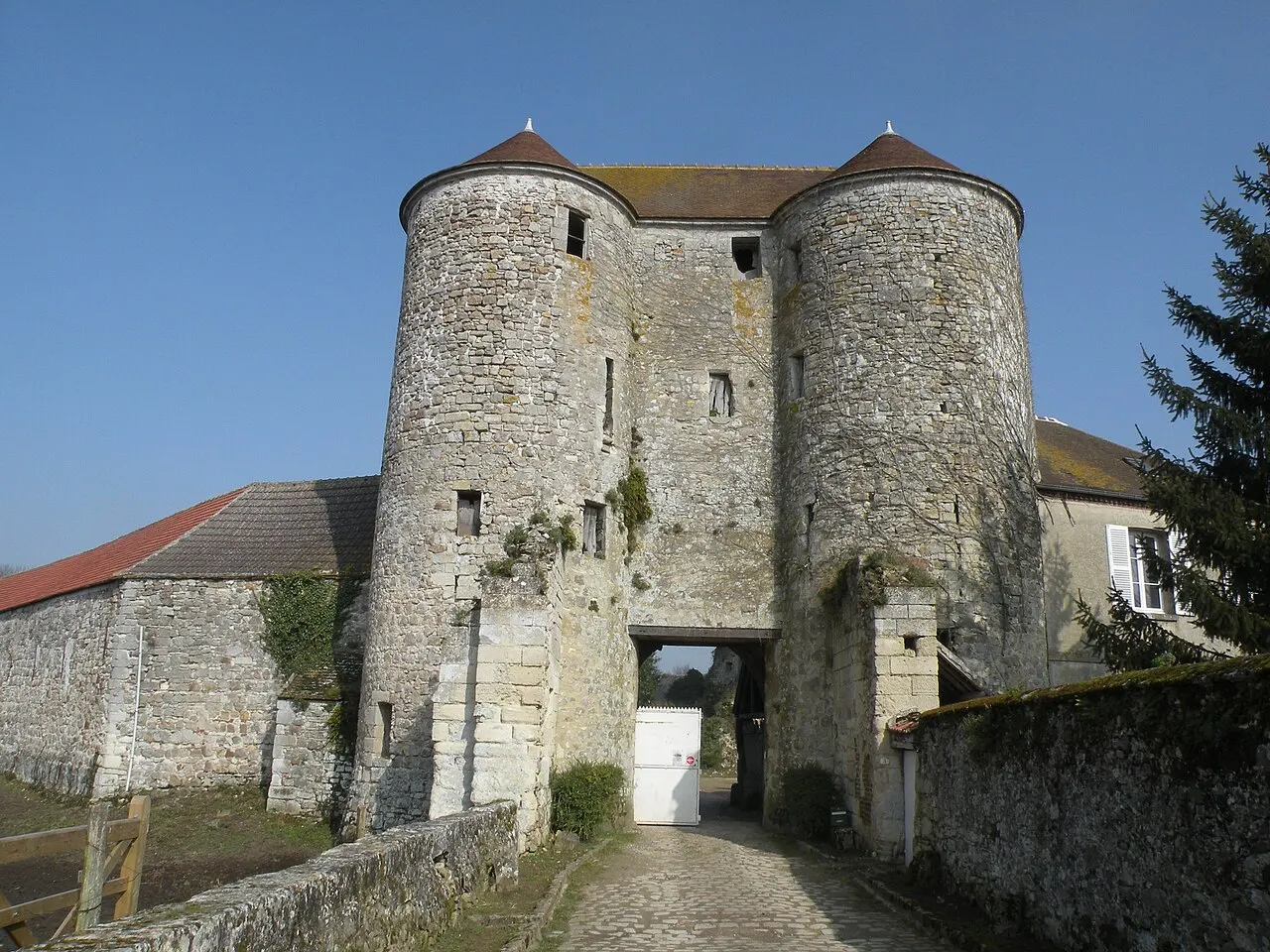 Donjon de Montépilloy