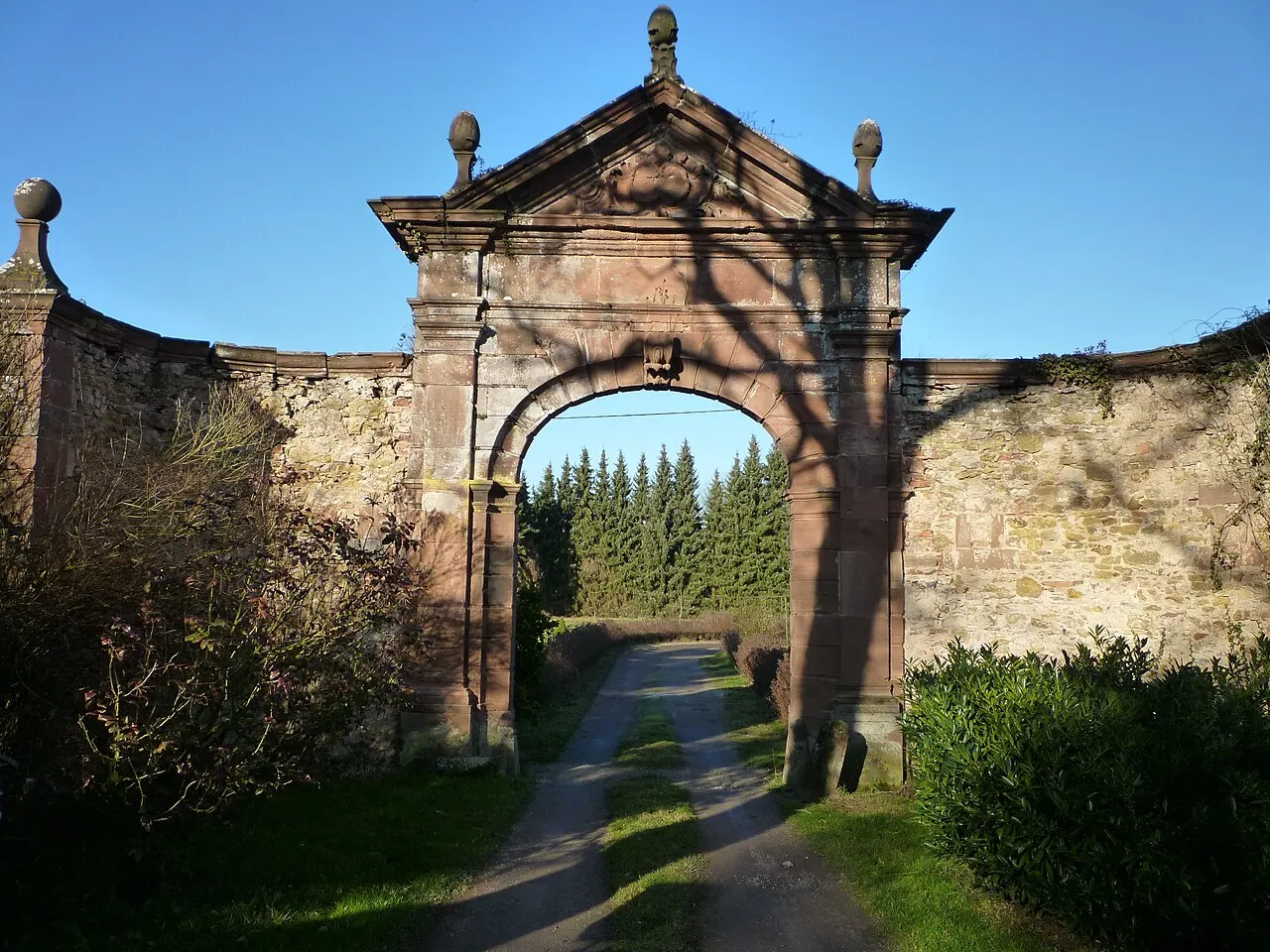 Vestiges du couvent cistercien de Neubourg