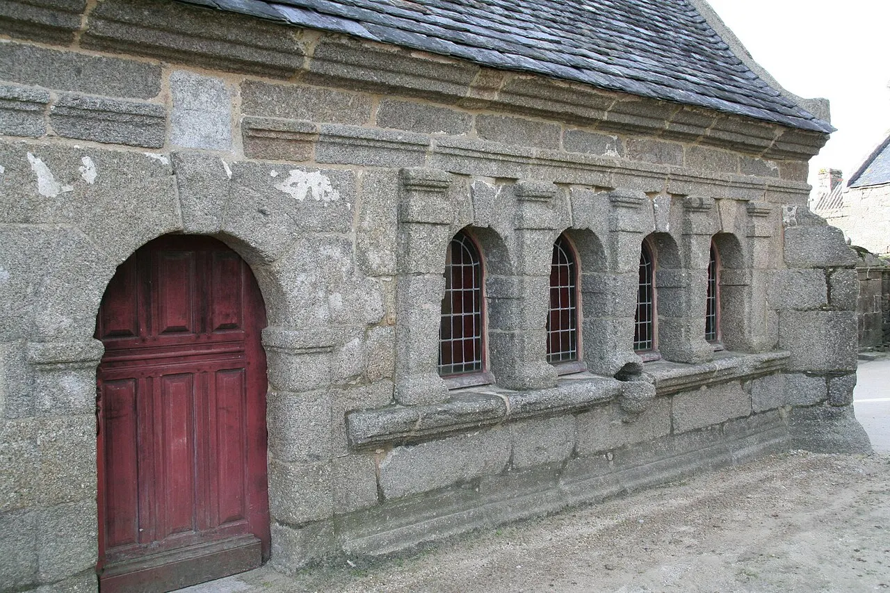 Chapelle-ossuaire située près de l’église, ou chapelle Saint-Yves