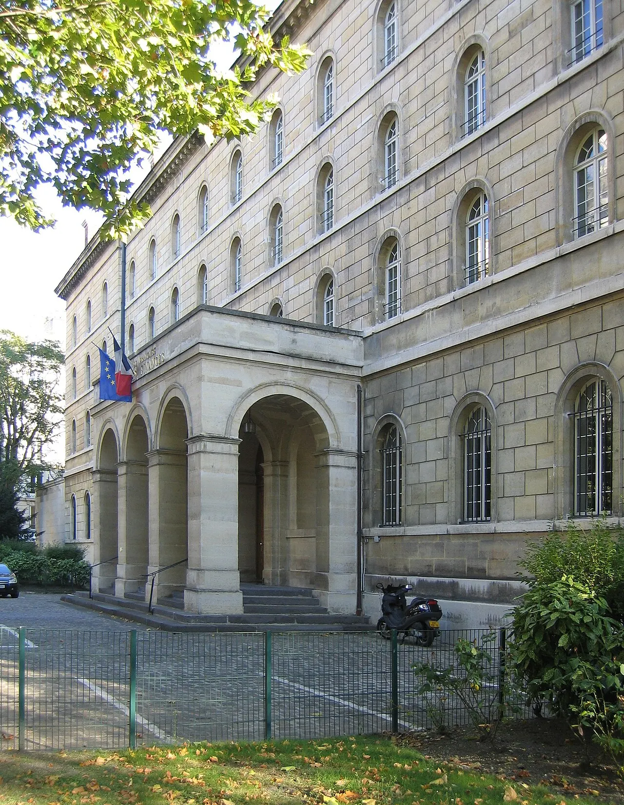 Séminaire (ancien) , actuellement annexe du ministère des finances